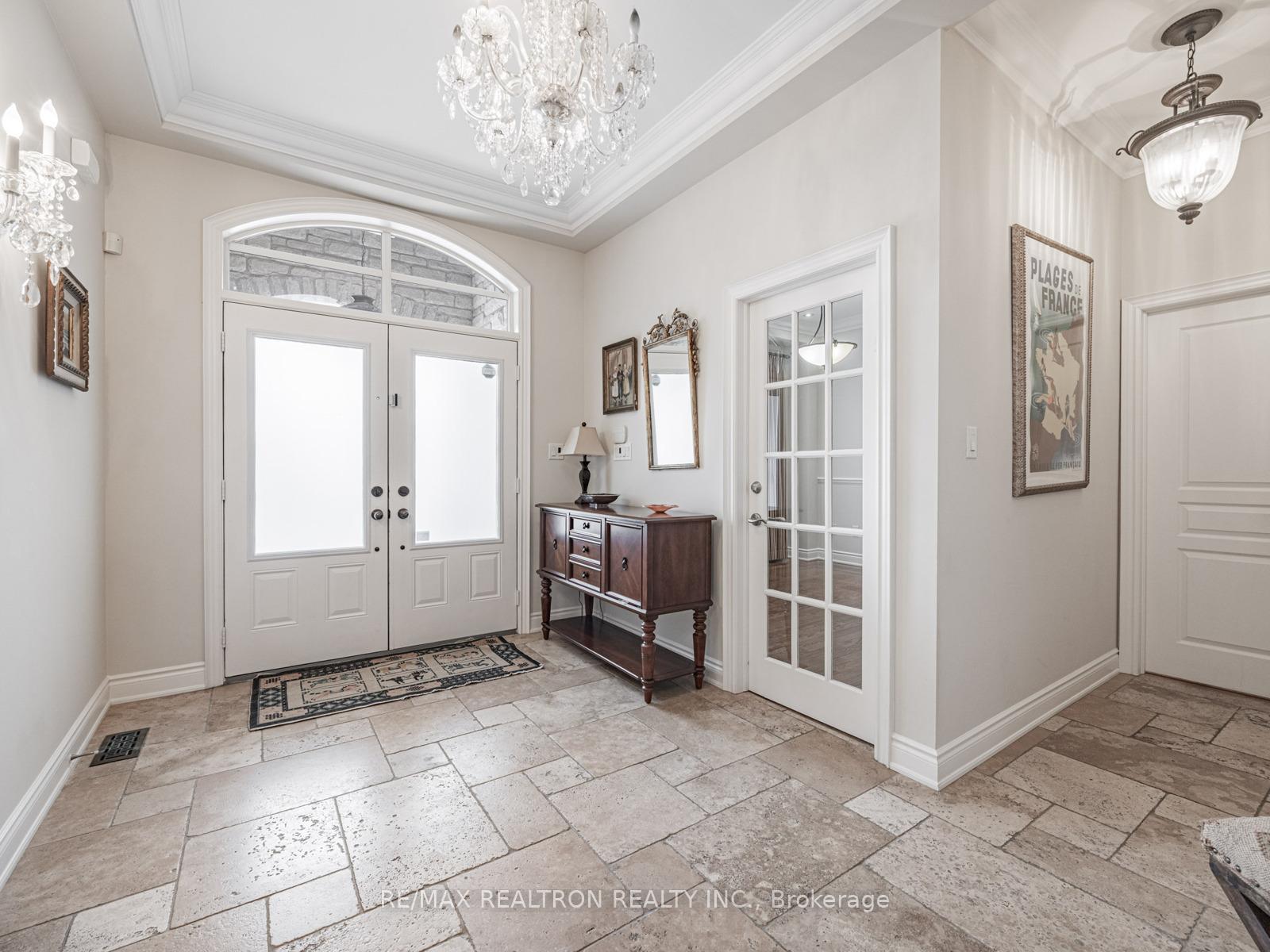 Photo 4 of 130 Cooks Mill Crescent, Vaughan, Patterson — HOMEH