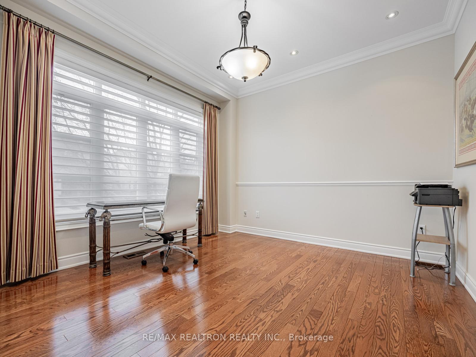 Photo 5 of 130 Cooks Mill Crescent, Vaughan, Patterson — HOMEH