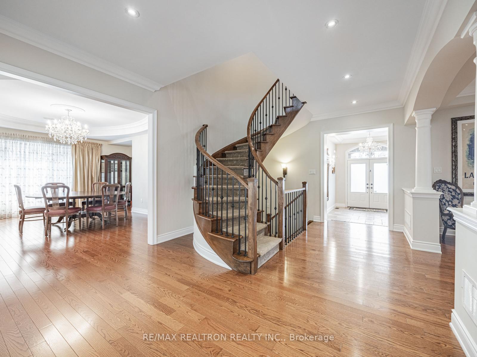 Photo 7 of 130 Cooks Mill Crescent, Vaughan, Patterson — HOMEH