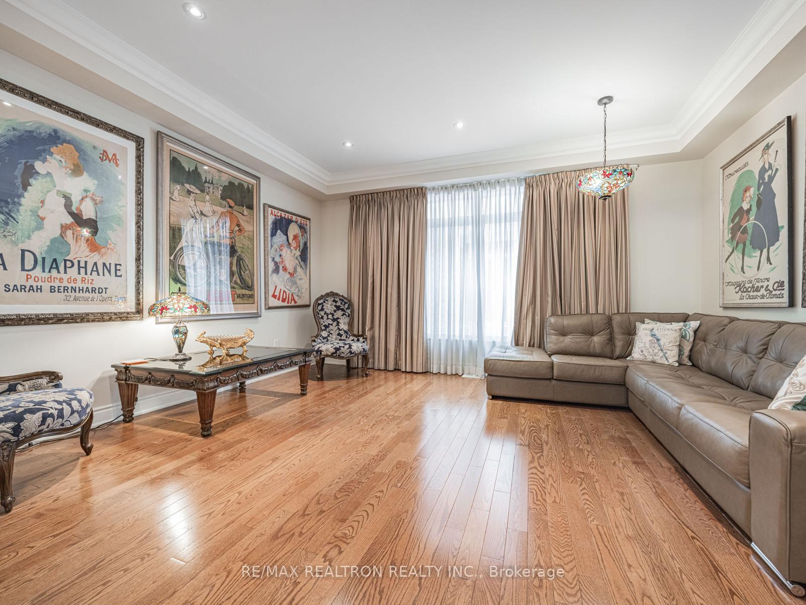 Photo 8 of 130 Cooks Mill Crescent, Vaughan, Patterson — HOMEH
