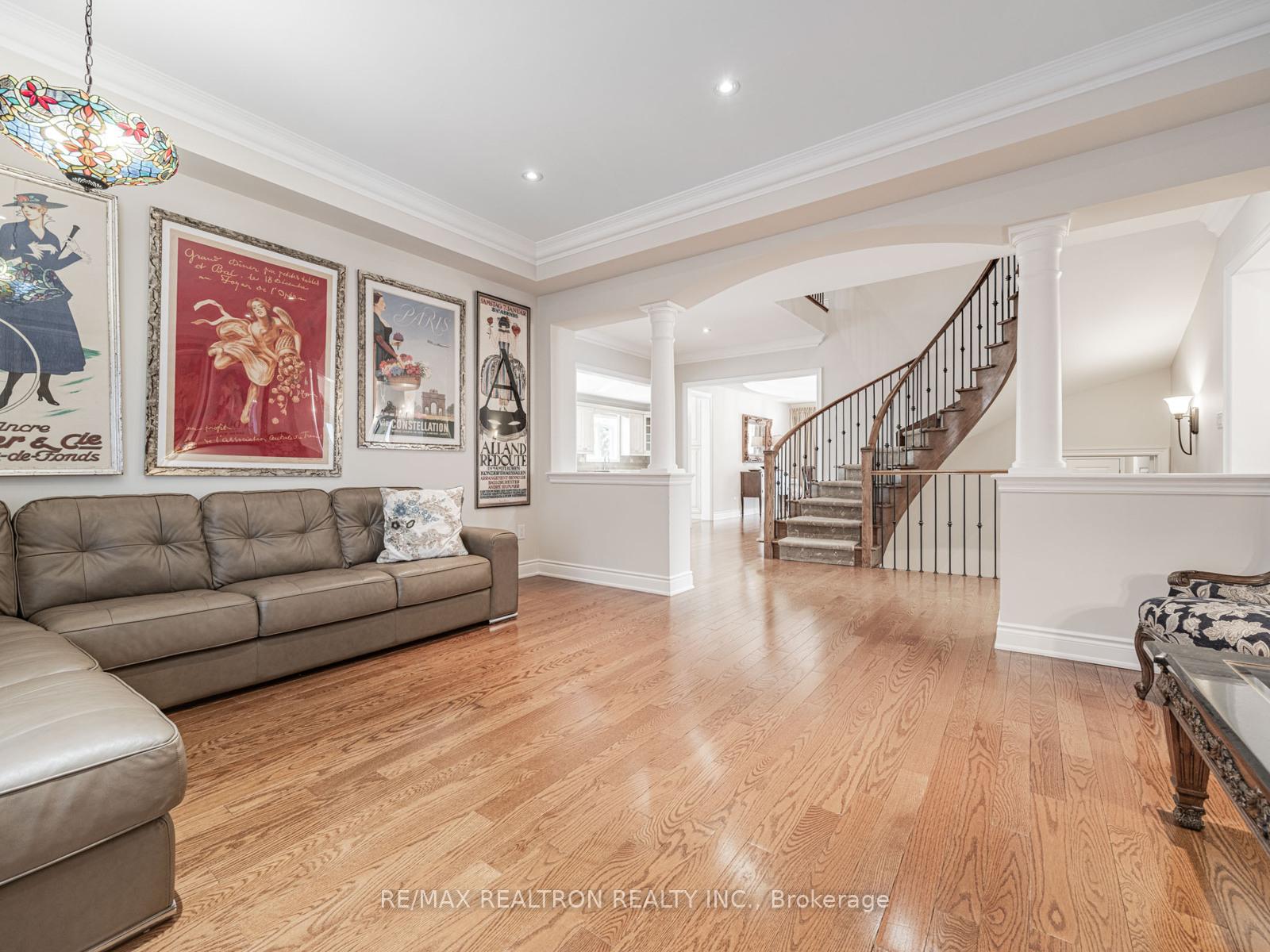 Photo 9 of 130 Cooks Mill Crescent, Vaughan, Patterson — HOMEH