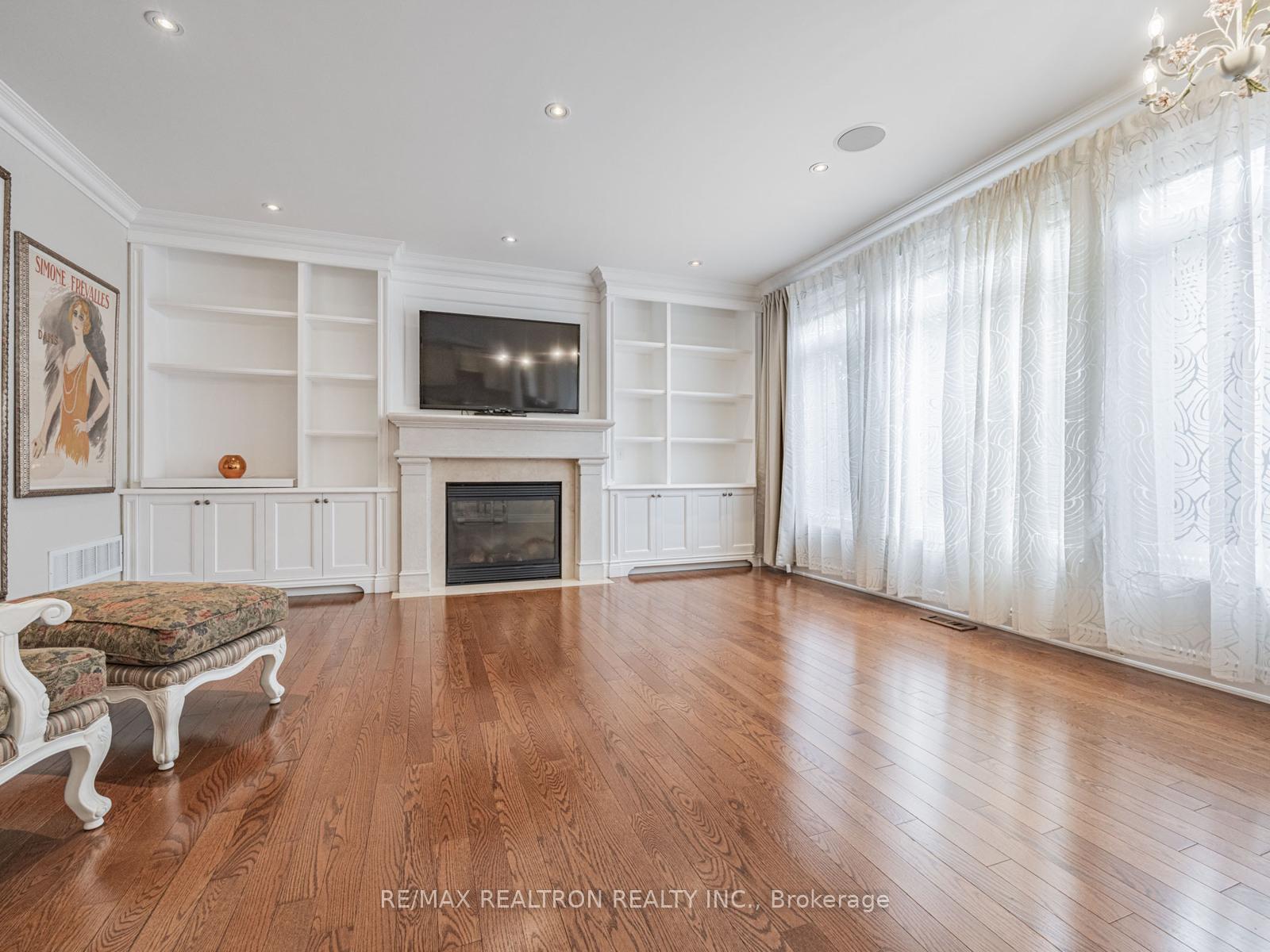 Photo 10 of 130 Cooks Mill Crescent, Vaughan, Patterson — HOMEH