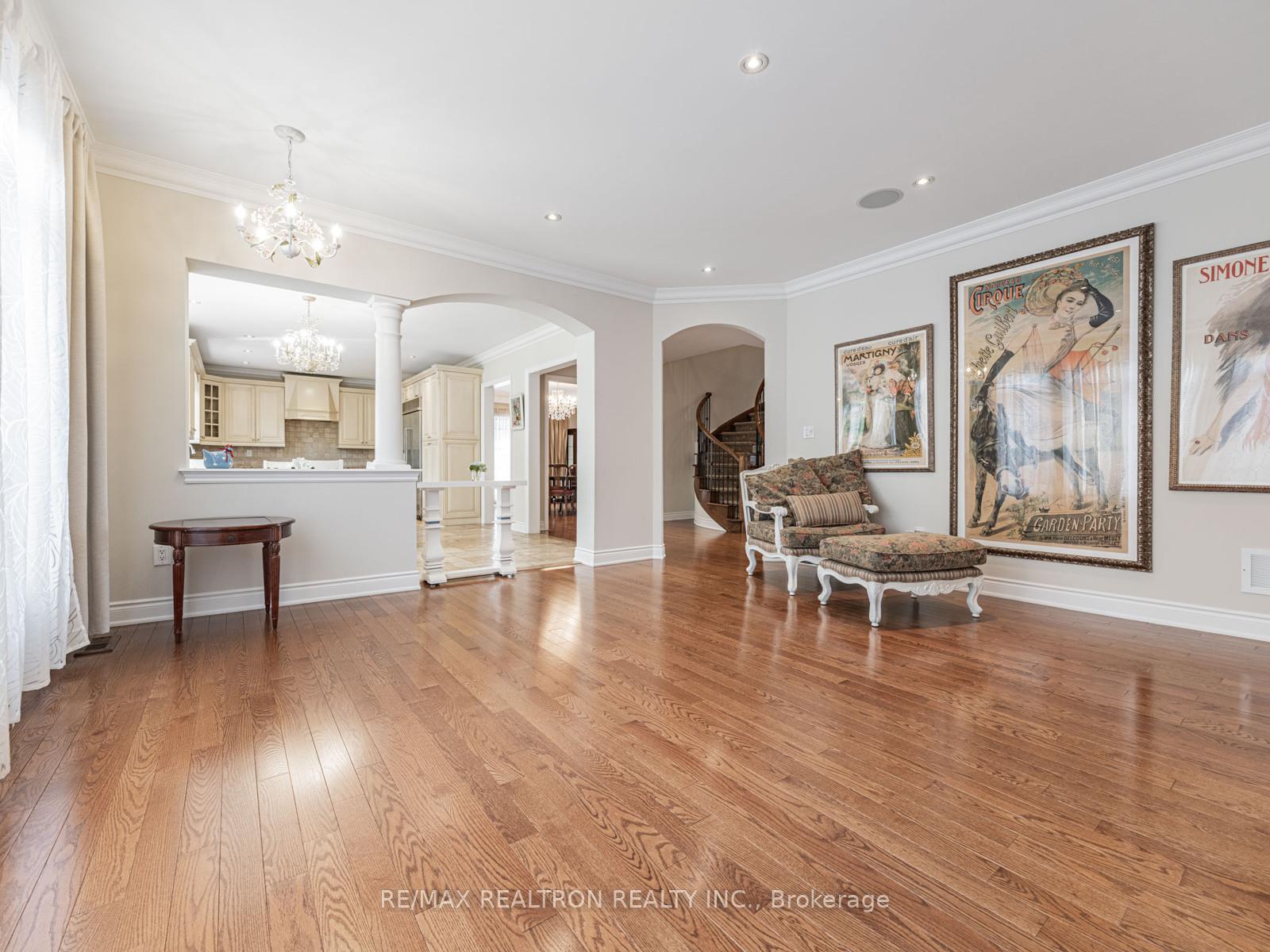 Photo 11 of 130 Cooks Mill Crescent, Vaughan, Patterson — HOMEH