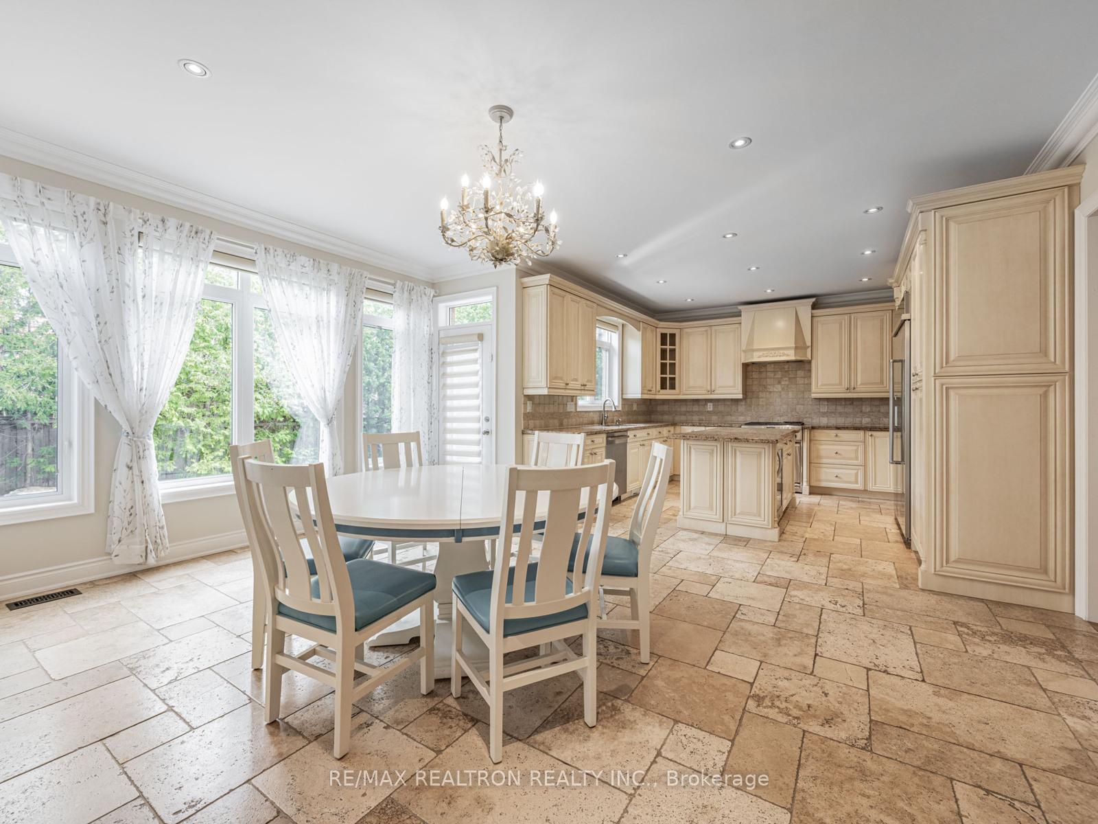 Photo 12 of 130 Cooks Mill Crescent, Vaughan, Patterson — HOMEH