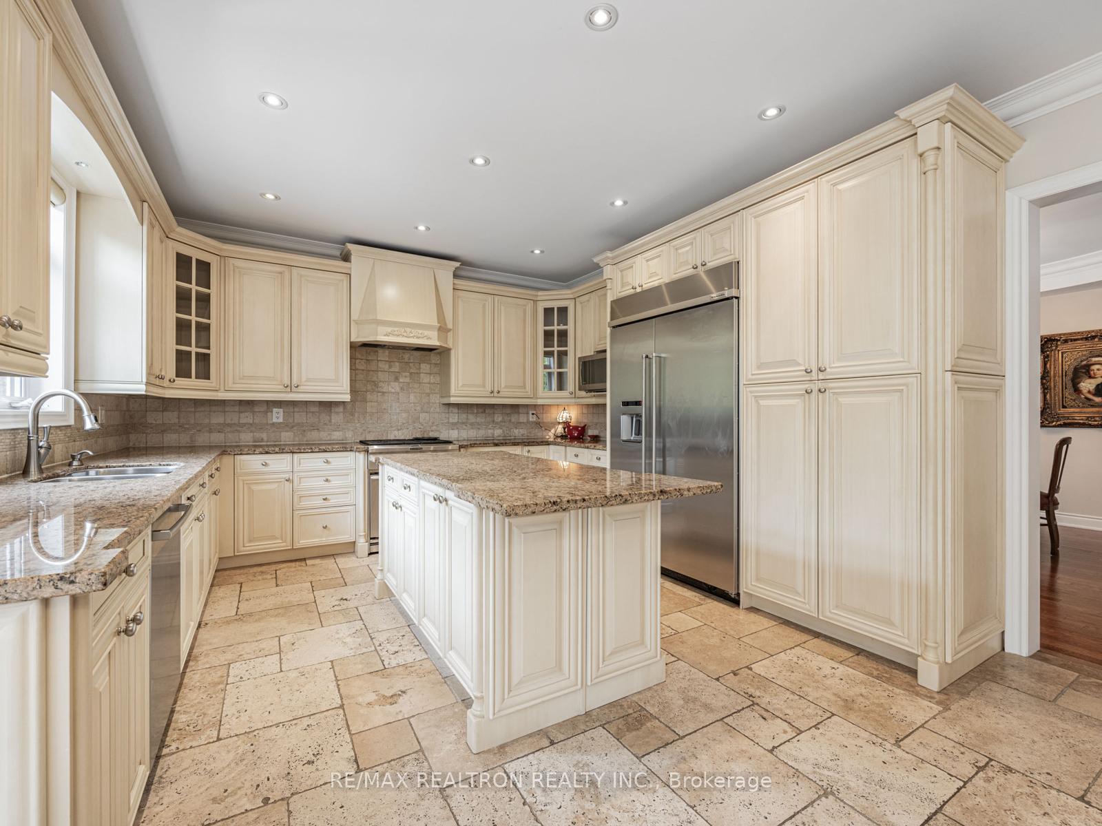 Photo 15 of 130 Cooks Mill Crescent, Vaughan, Patterson — HOMEH