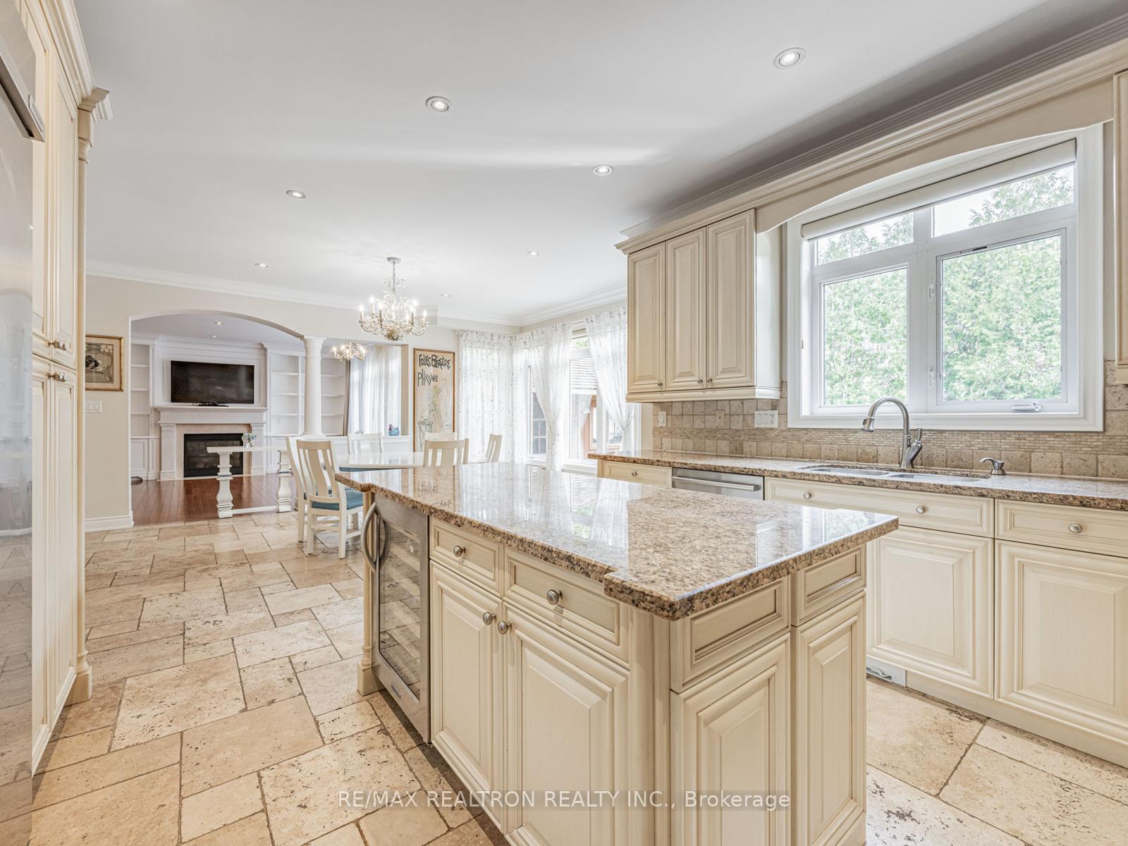 Photo 16 of 130 Cooks Mill Crescent, Vaughan, Patterson — HOMEH