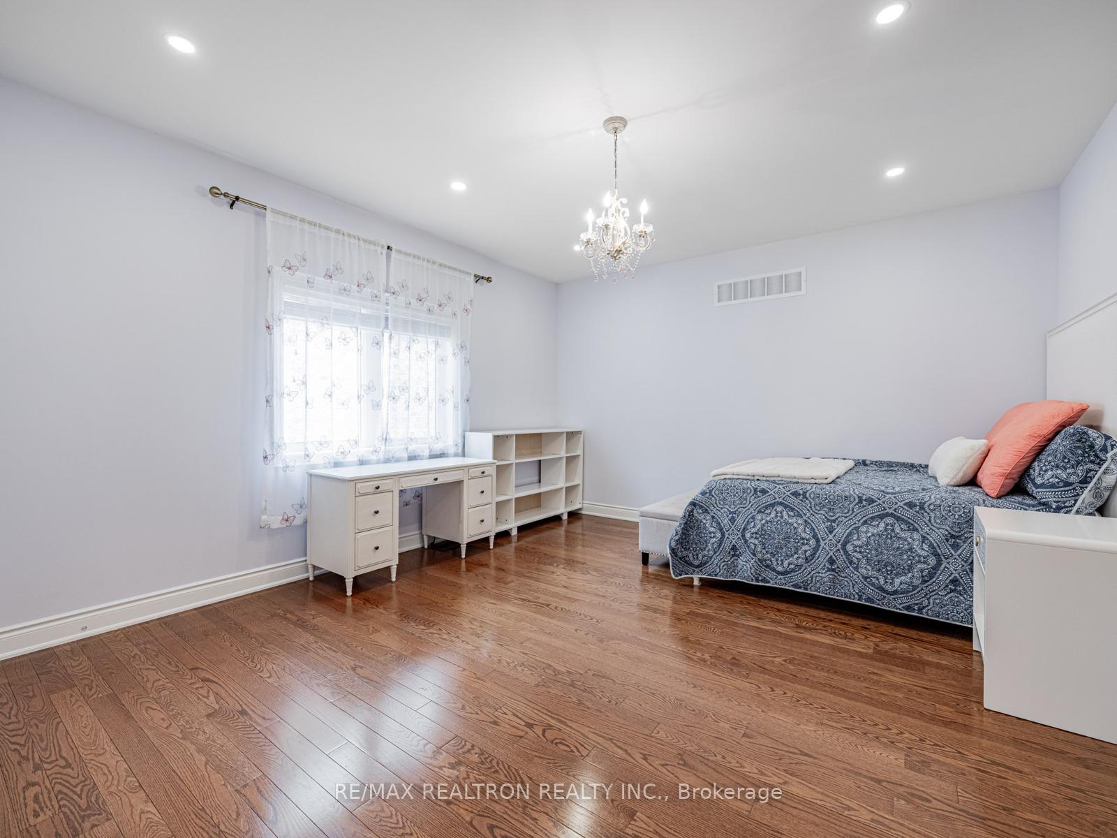 Photo 22 of 130 Cooks Mill Crescent, Vaughan, Patterson — HOMEH