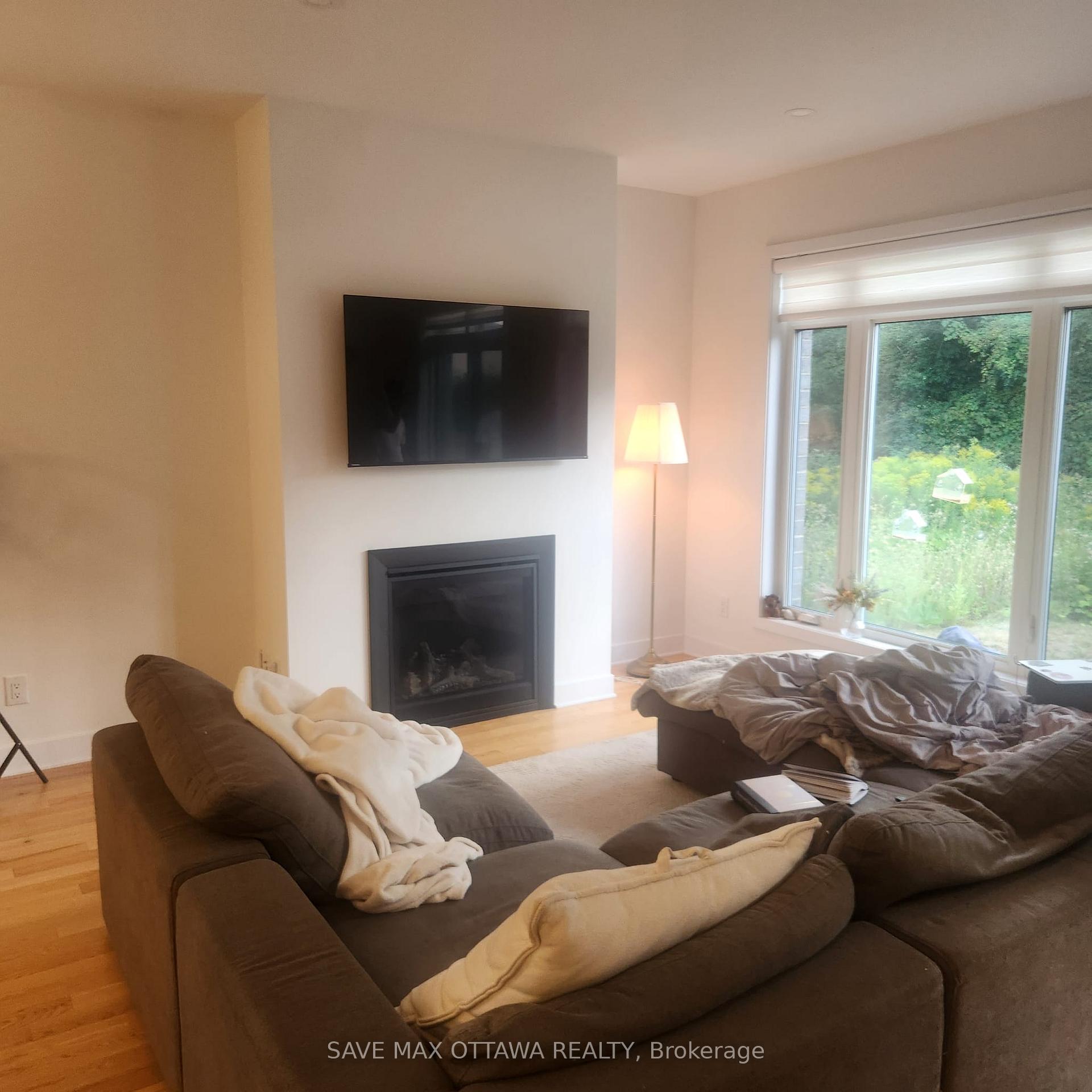 Photo 6 of 829 Brian Good Avenue, Ottawa, Riverside South/Gloucester Glen — HOMEH
