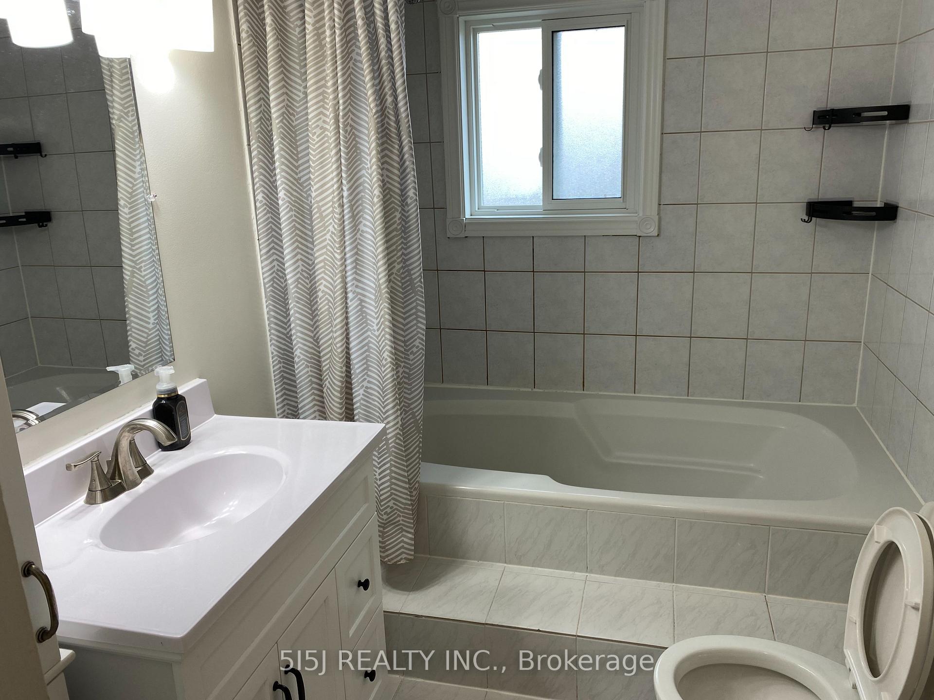 Photo 5 of 251 Lupin Drive, Whitby, Downtown Whitby — HOMEH