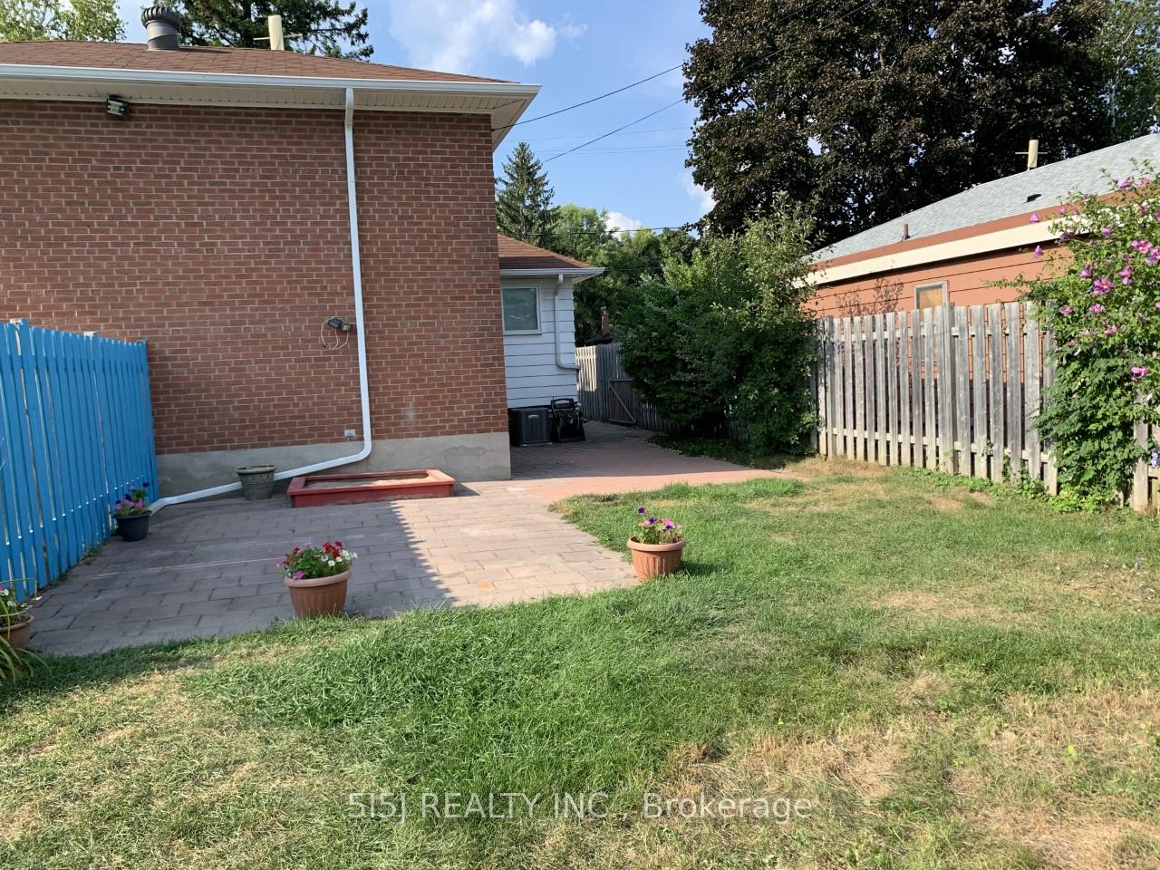 Photo 10 of 251 Lupin Drive, Whitby, Downtown Whitby — HOMEH