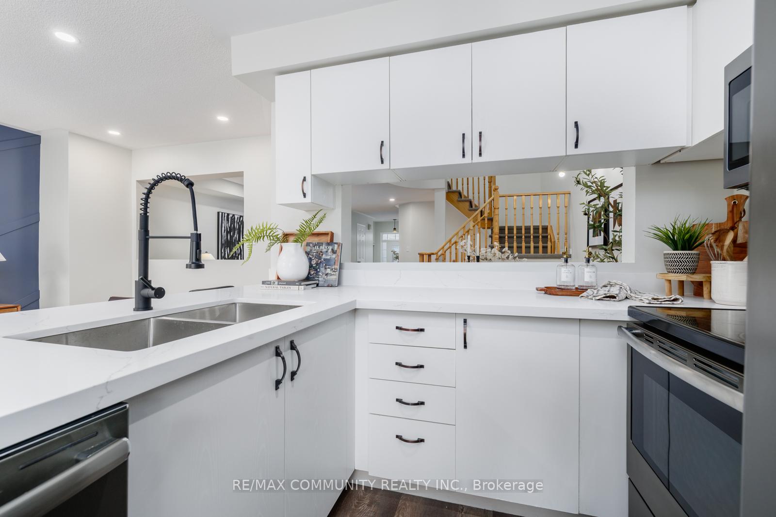 Photo 14 of 23 Beadle Drive, Ajax, South East — HOMEH