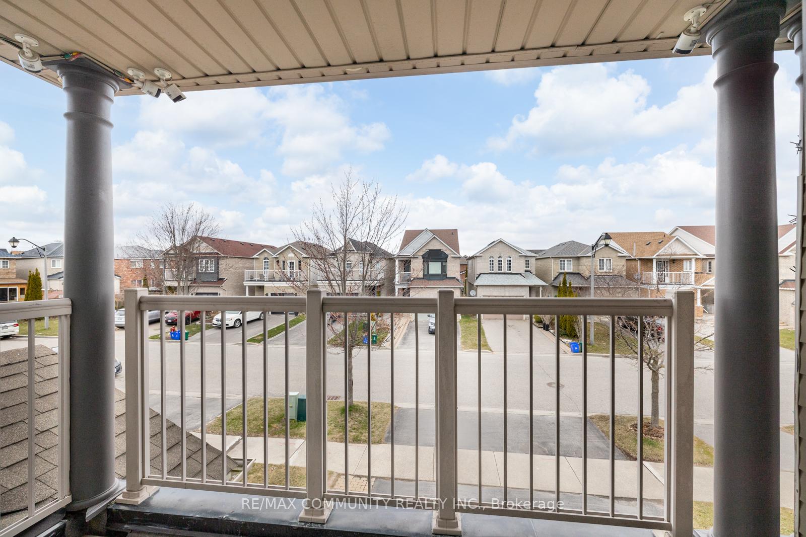 Photo 25 of 23 Beadle Drive, Ajax, South East — HOMEH