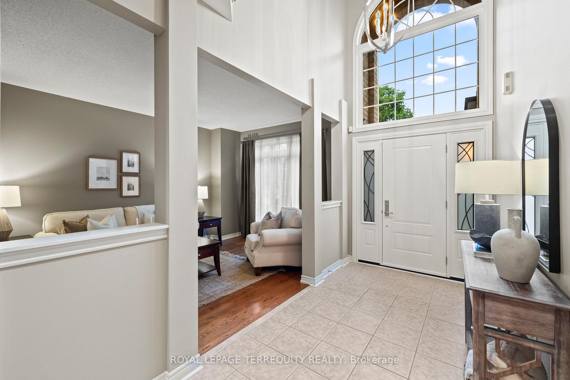 Photo 5 of 55 Splendor Drive, Whitby, Williamsburg — HOMEH