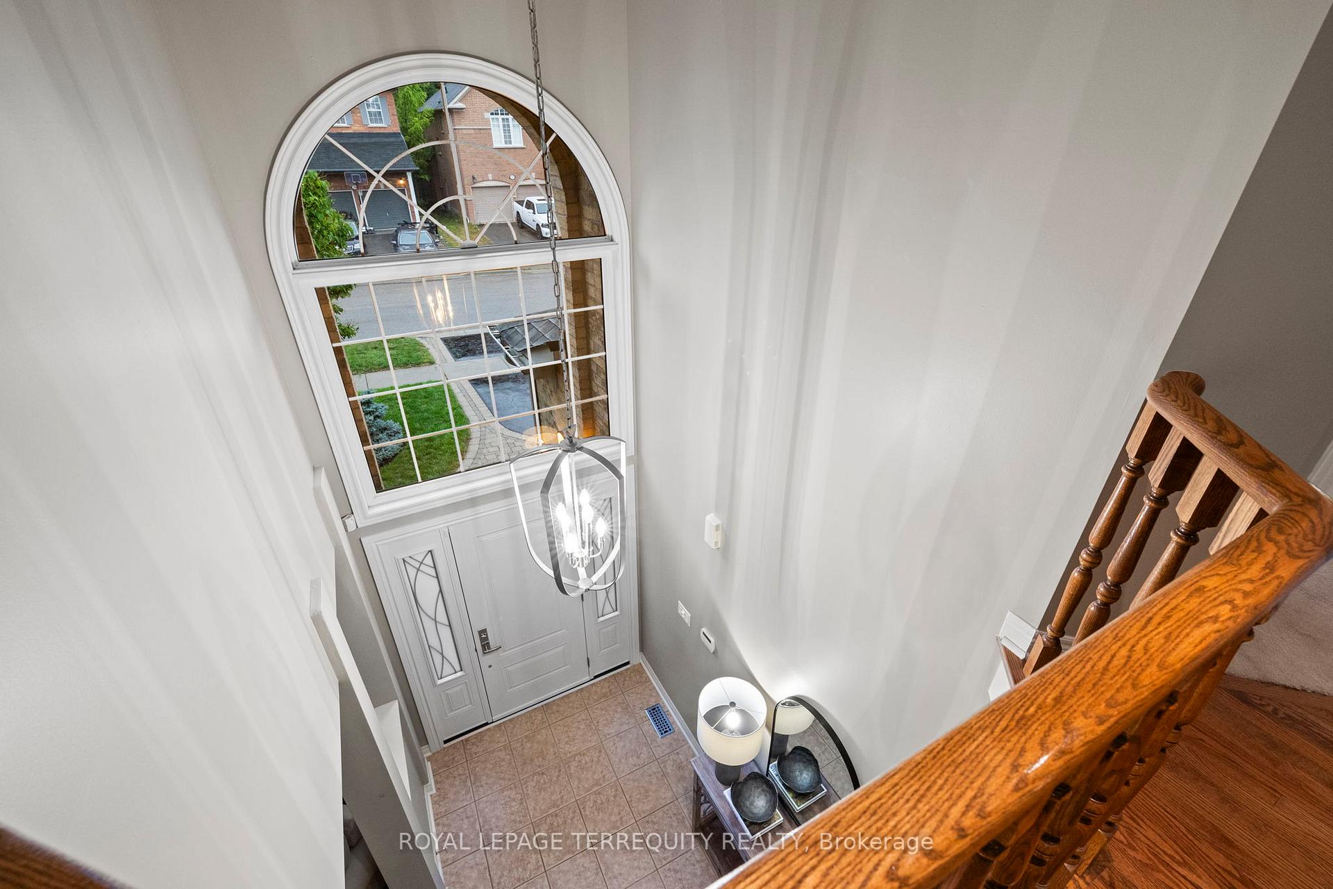 Photo 7 of 55 Splendor Drive, Whitby, Williamsburg — HOMEH