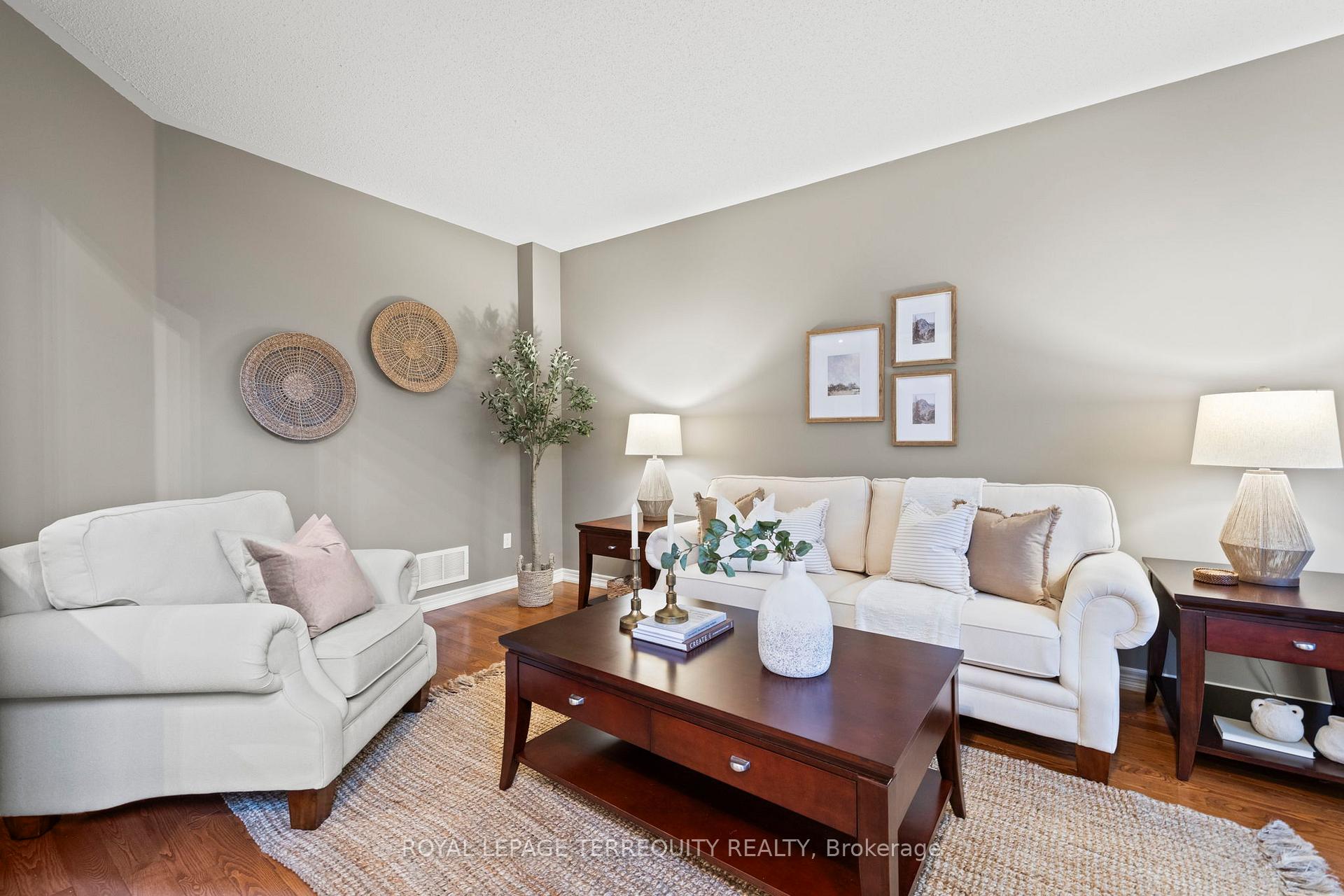 Photo 8 of 55 Splendor Drive, Whitby, Williamsburg — HOMEH