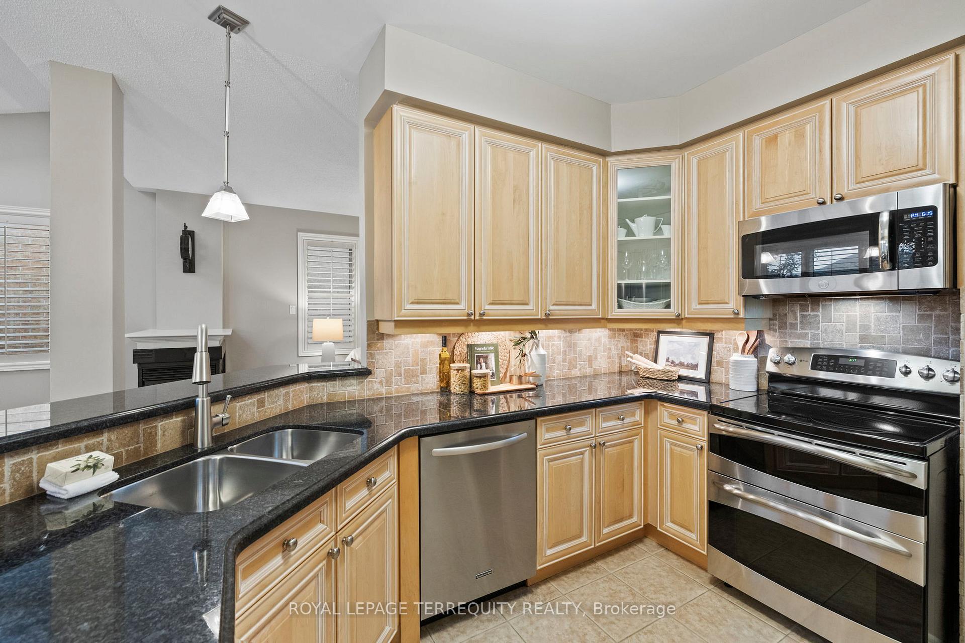 Photo 17 of 55 Splendor Drive, Whitby, Williamsburg — HOMEH