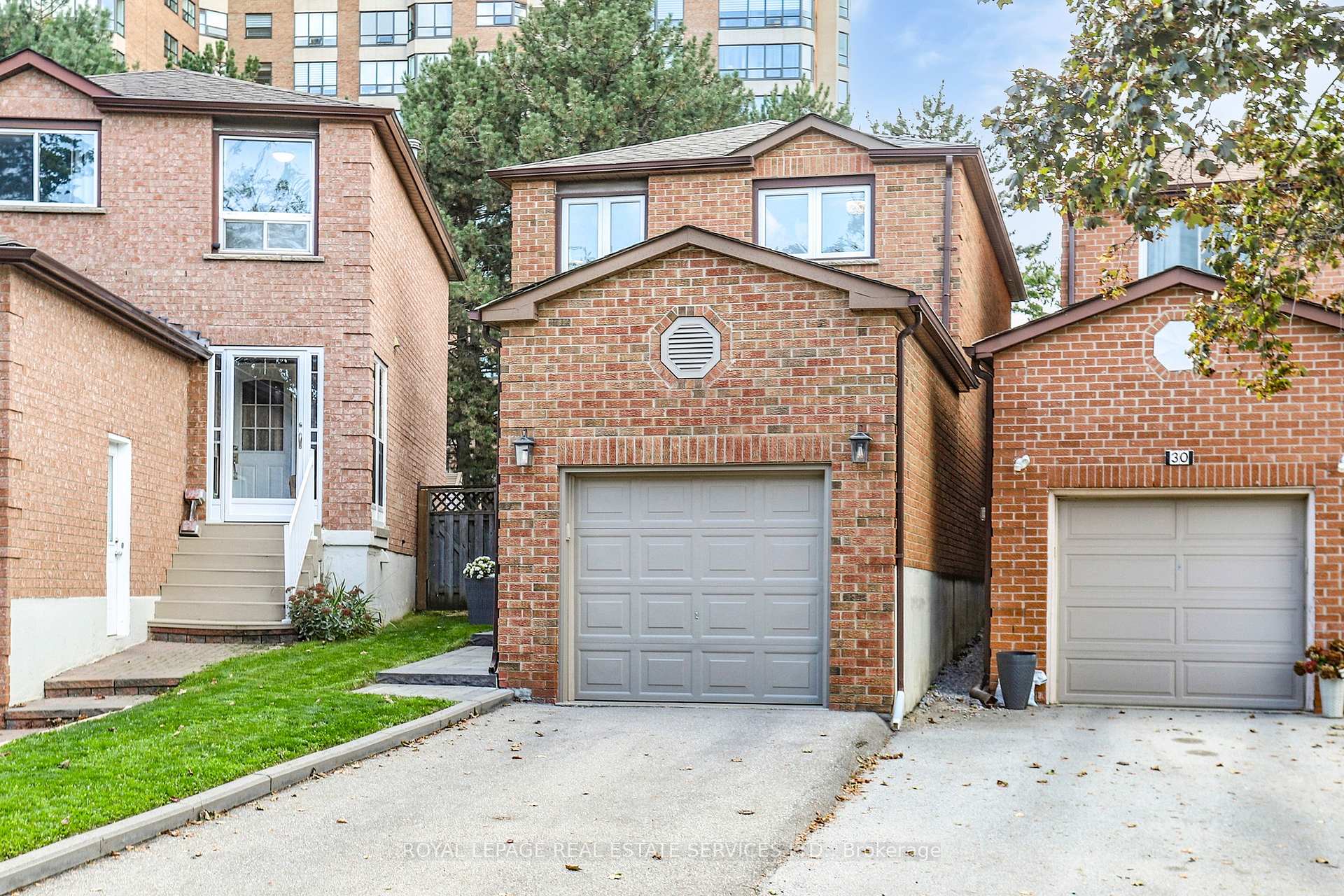 Photo 2 of 28 Rejane Crescent, Vaughan, Crestwood-Springfarm-Yorkhill — HOMEH