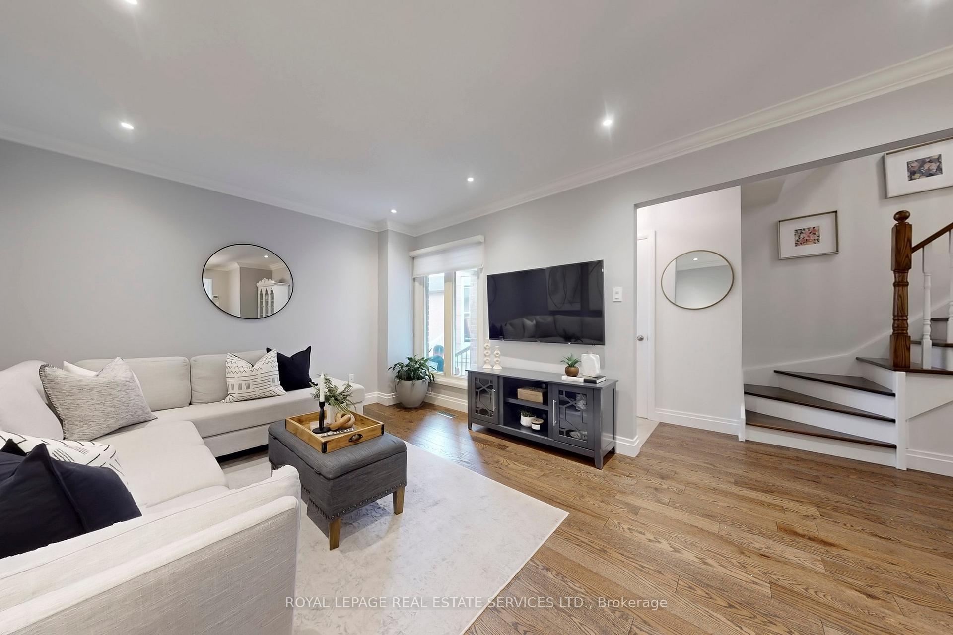 Photo 6 of 28 Rejane Crescent, Vaughan, Crestwood-Springfarm-Yorkhill — HOMEH