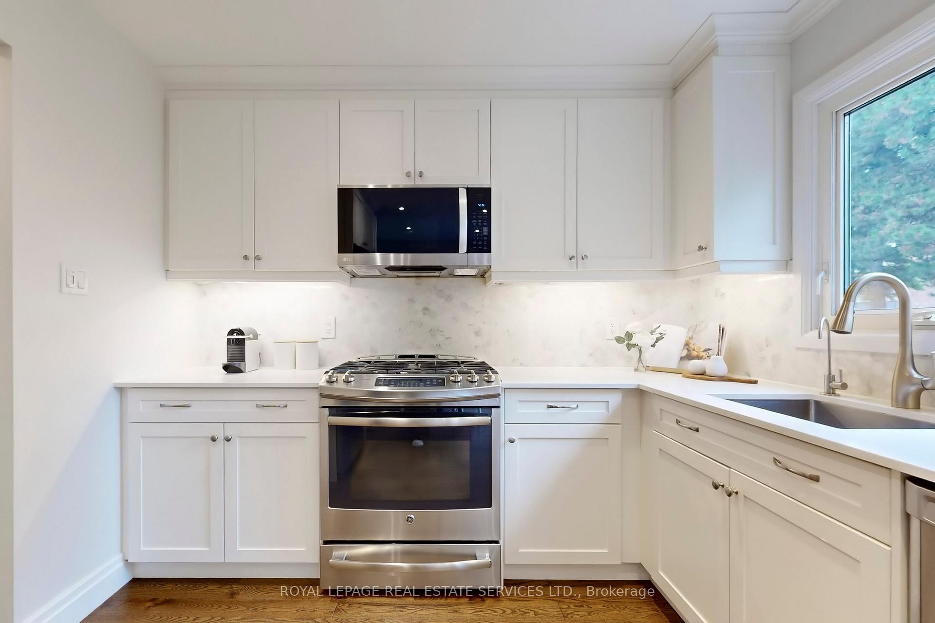 Photo 12 of 28 Rejane Crescent, Vaughan, Crestwood-Springfarm-Yorkhill — HOMEH