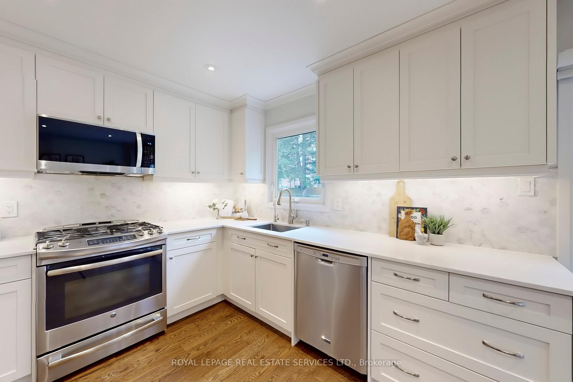 Photo 13 of 28 Rejane Crescent, Vaughan, Crestwood-Springfarm-Yorkhill — HOMEH