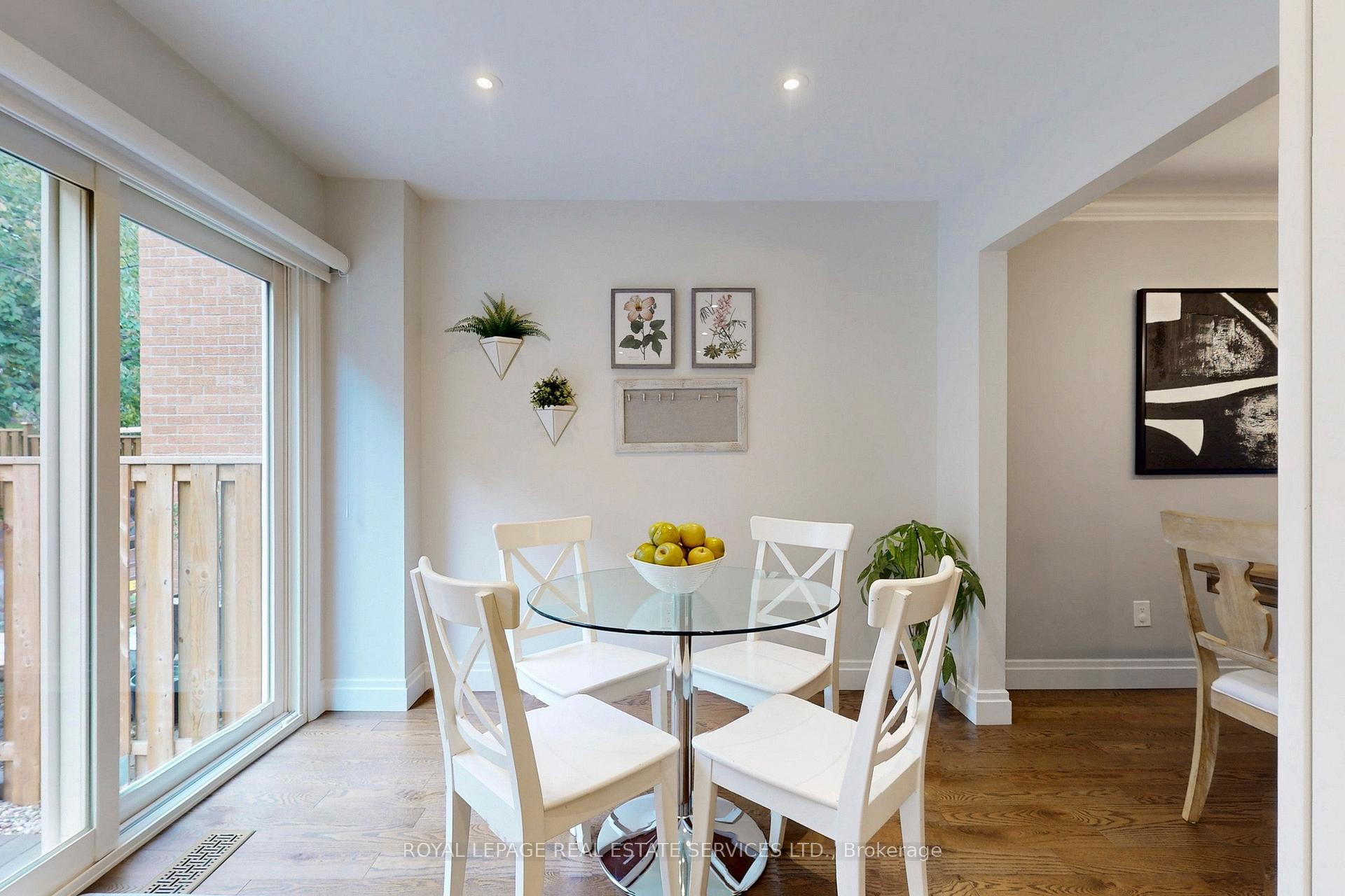 Photo 16 of 28 Rejane Crescent, Vaughan, Crestwood-Springfarm-Yorkhill — HOMEH