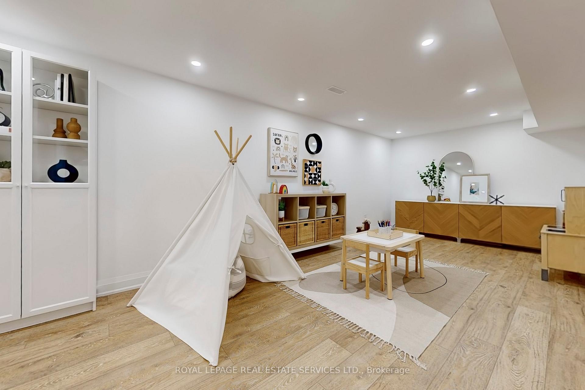 Photo 25 of 28 Rejane Crescent, Vaughan, Crestwood-Springfarm-Yorkhill — HOMEH