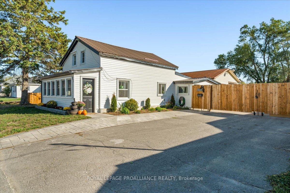 Photo 1 of 17 Centre Street, Belleville, Belleville Ward — HOMEH
