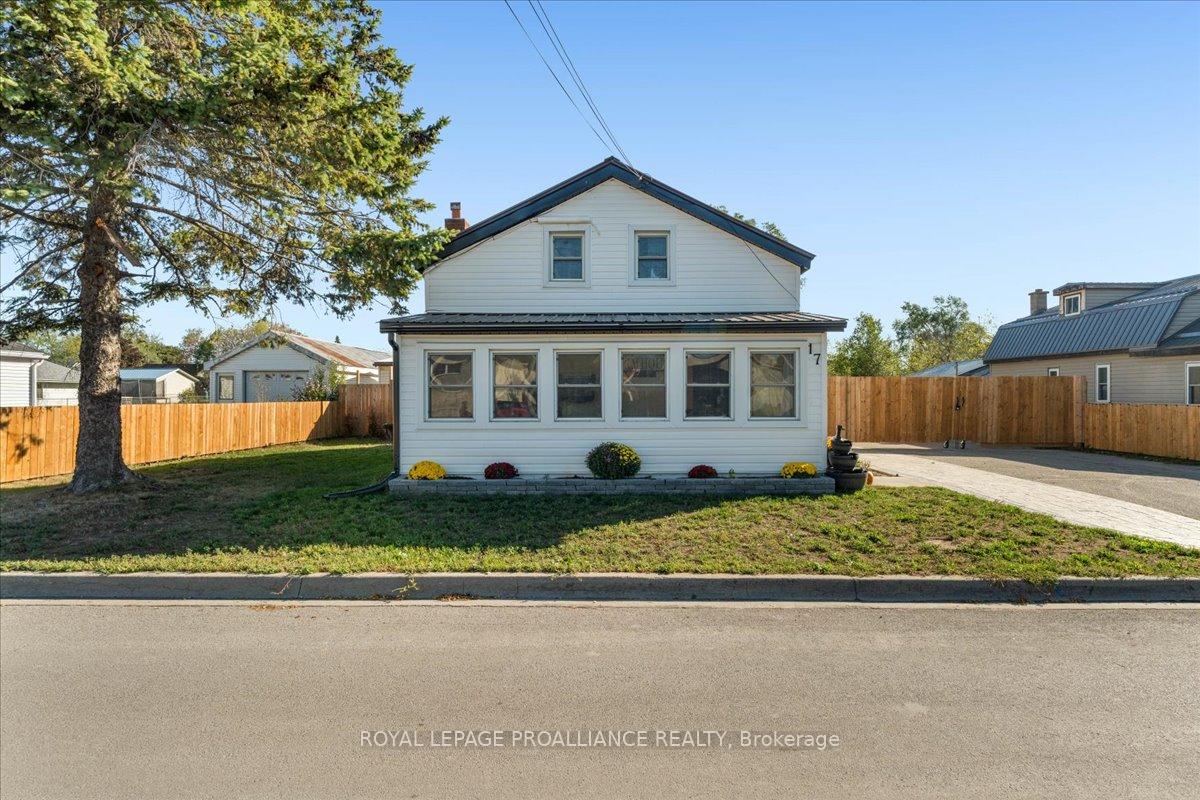 Photo 2 of 17 Centre Street, Belleville, Belleville Ward — HOMEH