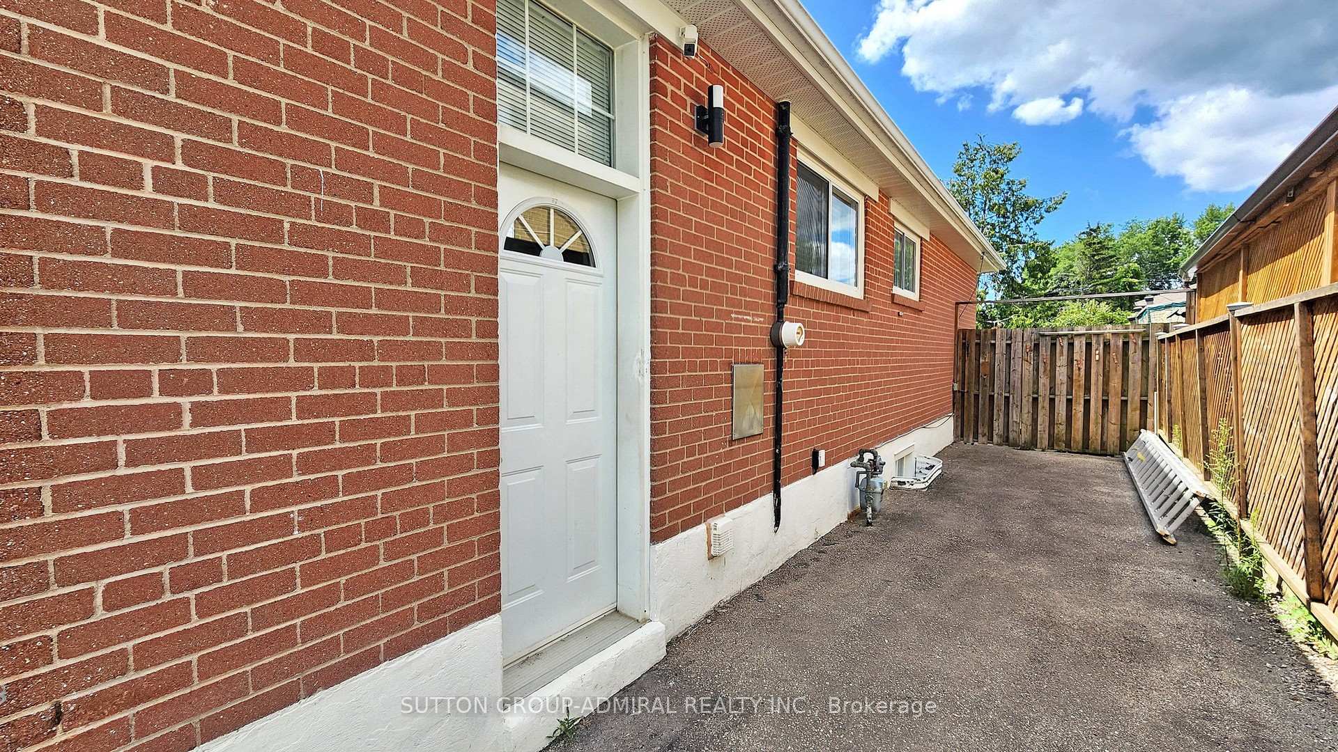 Photo 3 of 26 Davis Road, Aurora, Aurora Highlands — HOMEH