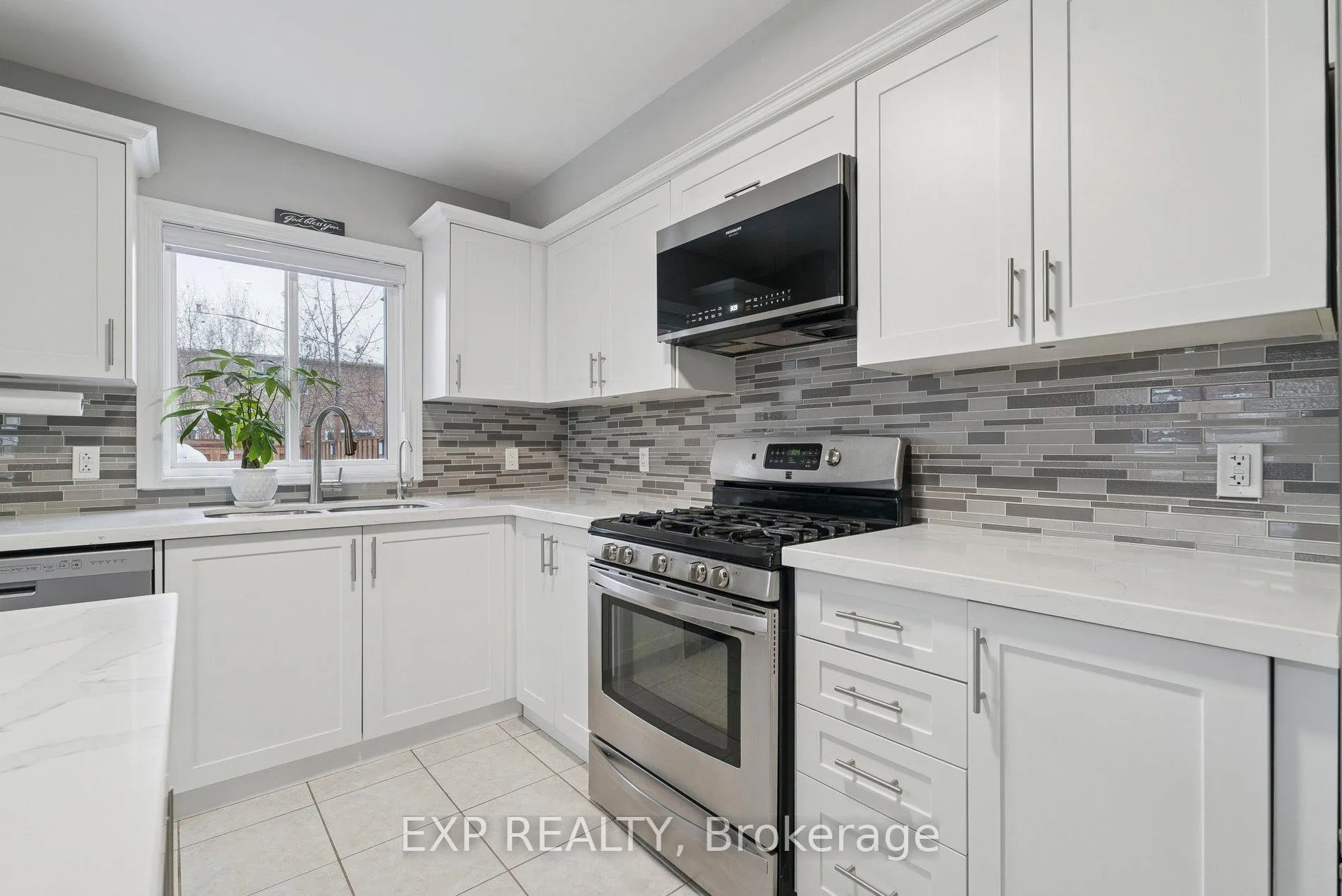 Photo 13 of 104 Sydenham Wells, Barrie, Georgian Drive — HOMEH