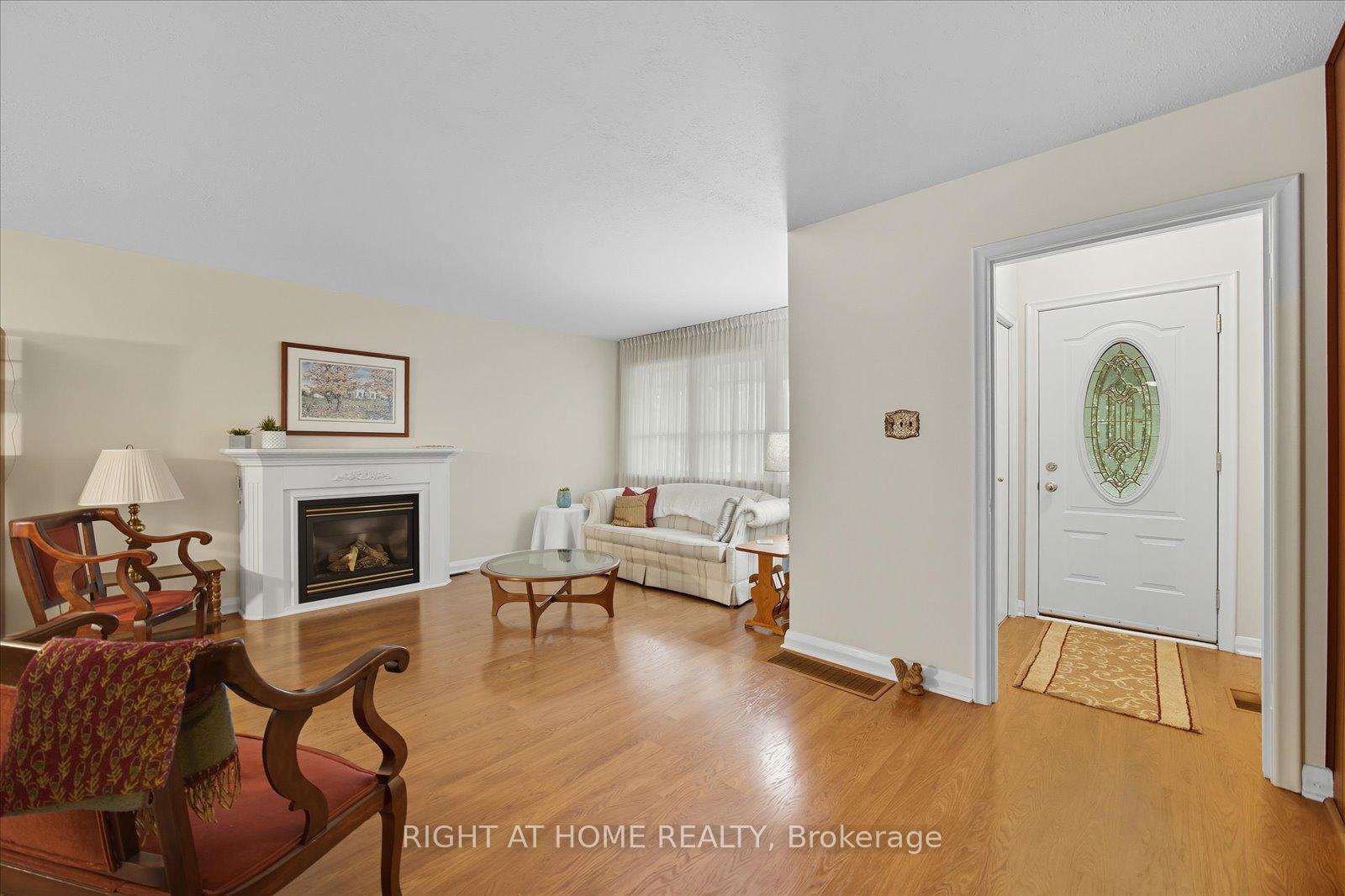 Photo 4 of 81 Meadow Crescent, Whitby, Blue Grass Meadows — HOMEH