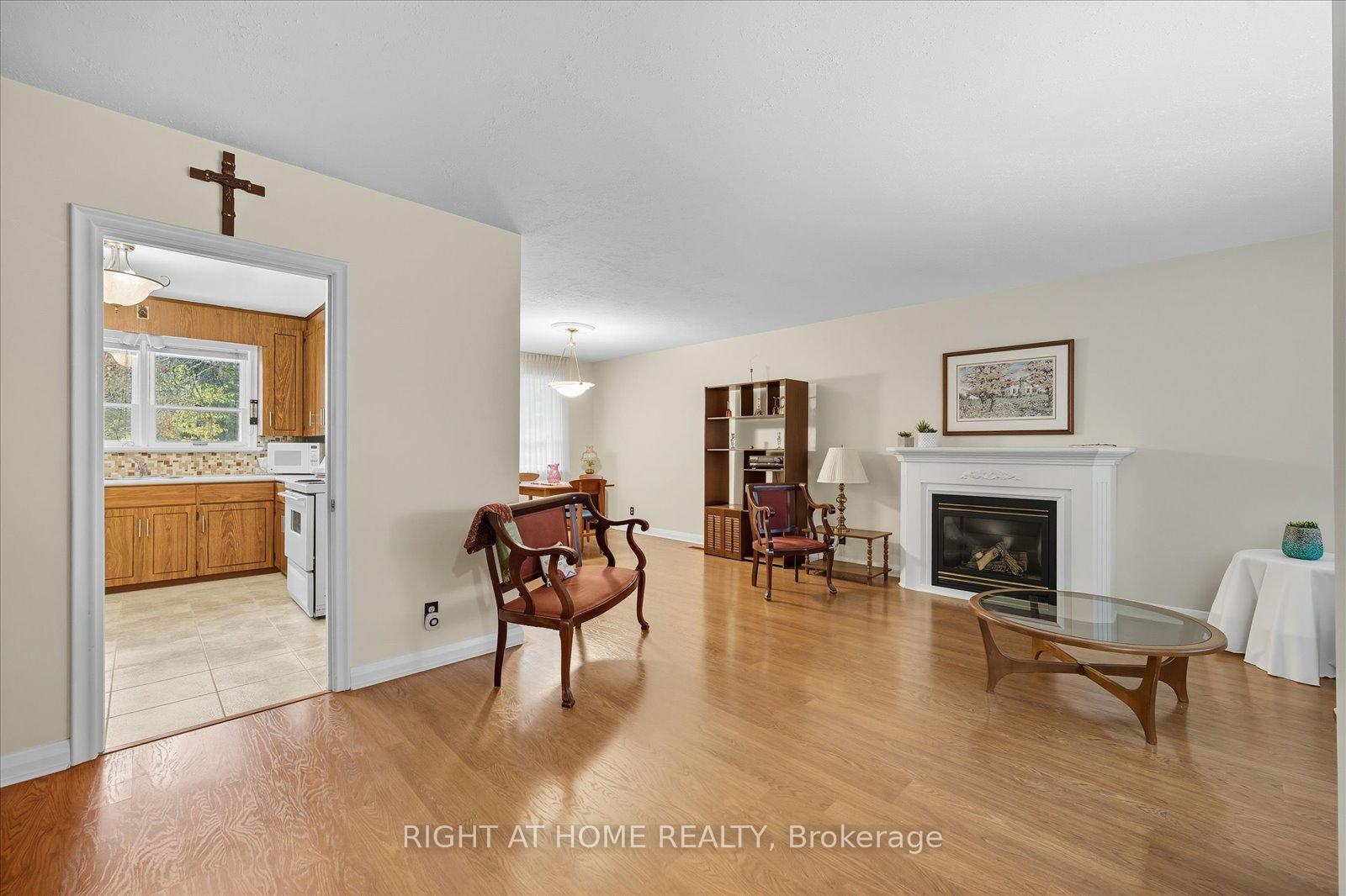 Photo 7 of 81 Meadow Crescent, Whitby, Blue Grass Meadows — HOMEH
