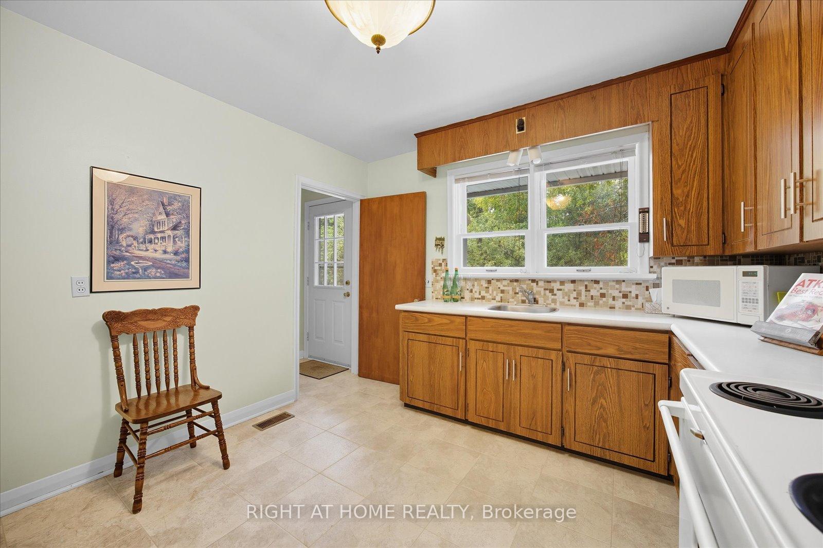 Photo 11 of 81 Meadow Crescent, Whitby, Blue Grass Meadows — HOMEH