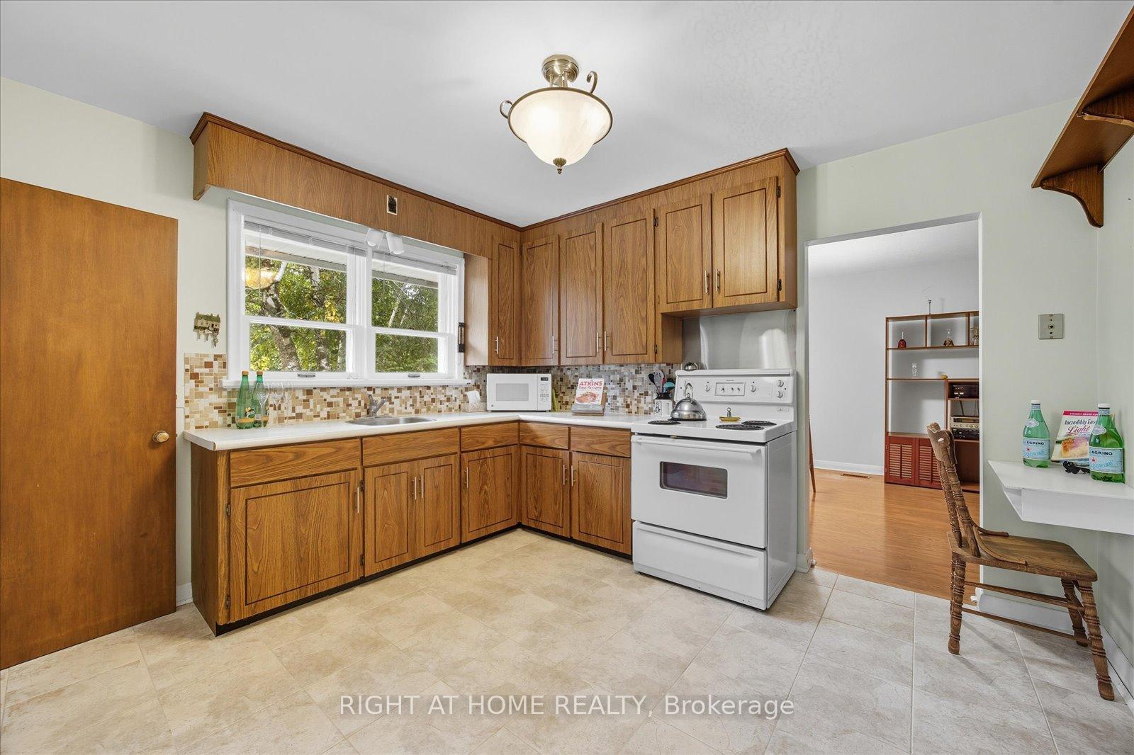 Photo 13 of 81 Meadow Crescent, Whitby, Blue Grass Meadows — HOMEH