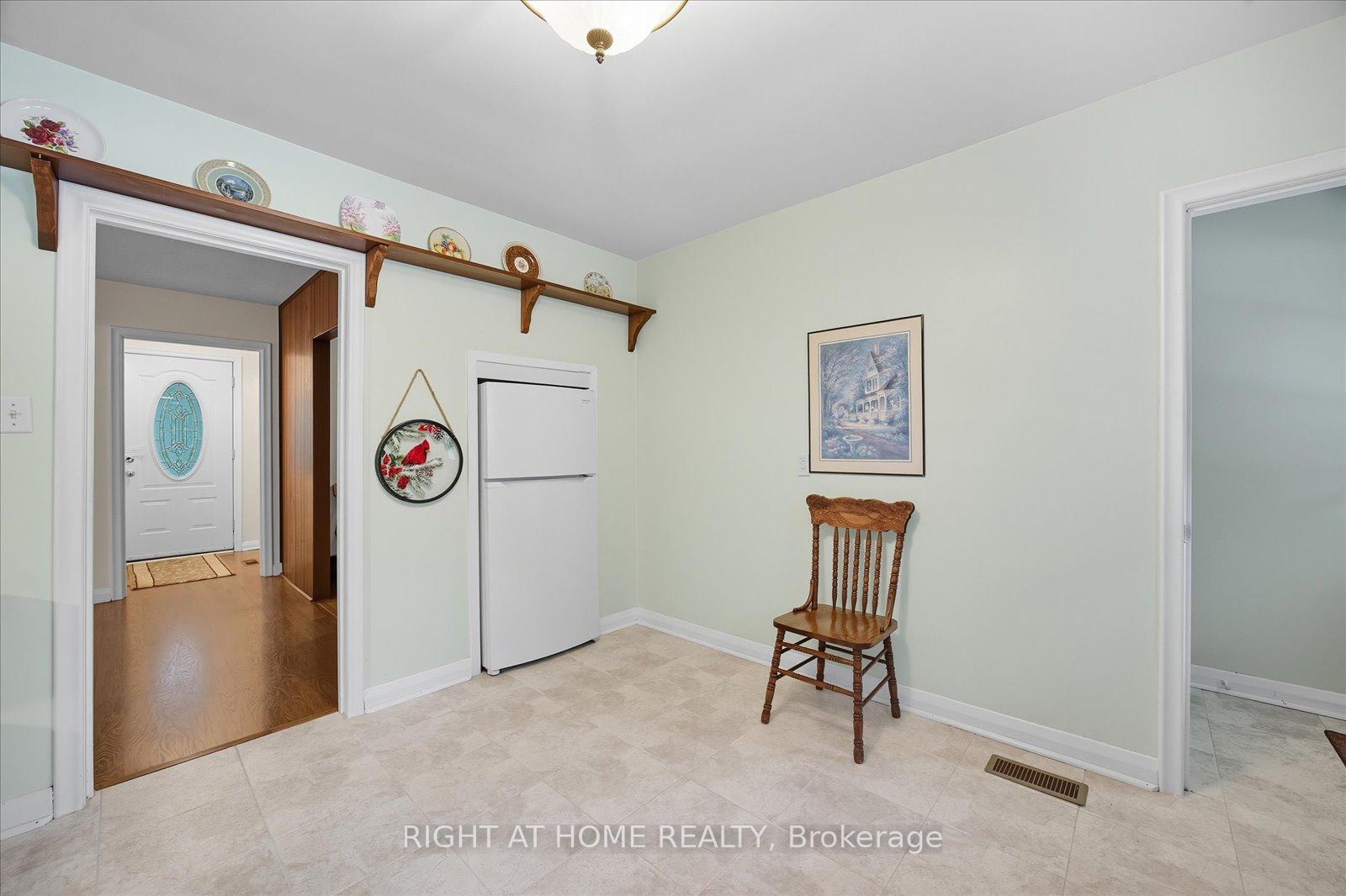 Photo 14 of 81 Meadow Crescent, Whitby, Blue Grass Meadows — HOMEH