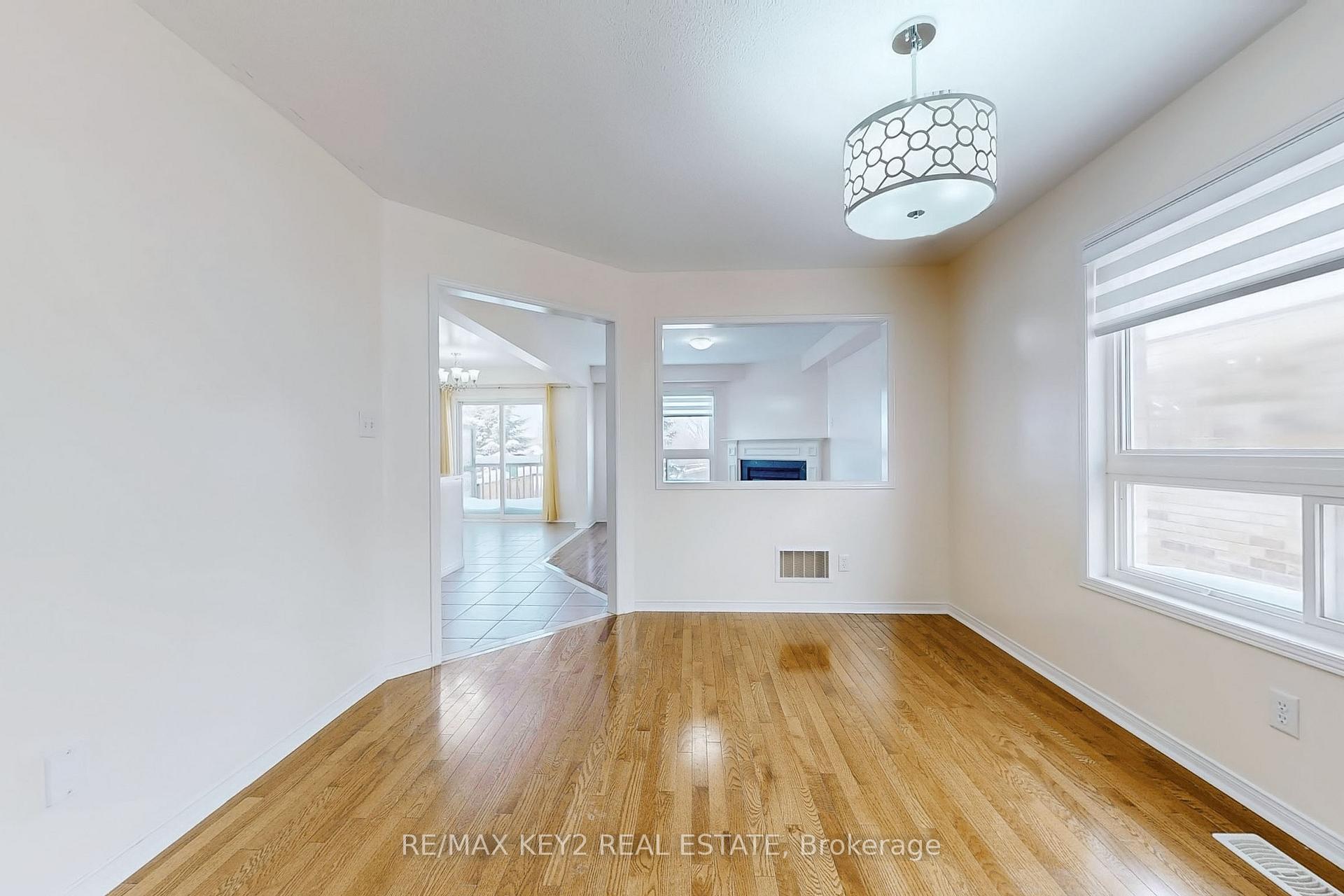 Photo 5 of 47 Decourcy-Ireland Circle, Ajax, Northeast Ajax — HOMEH