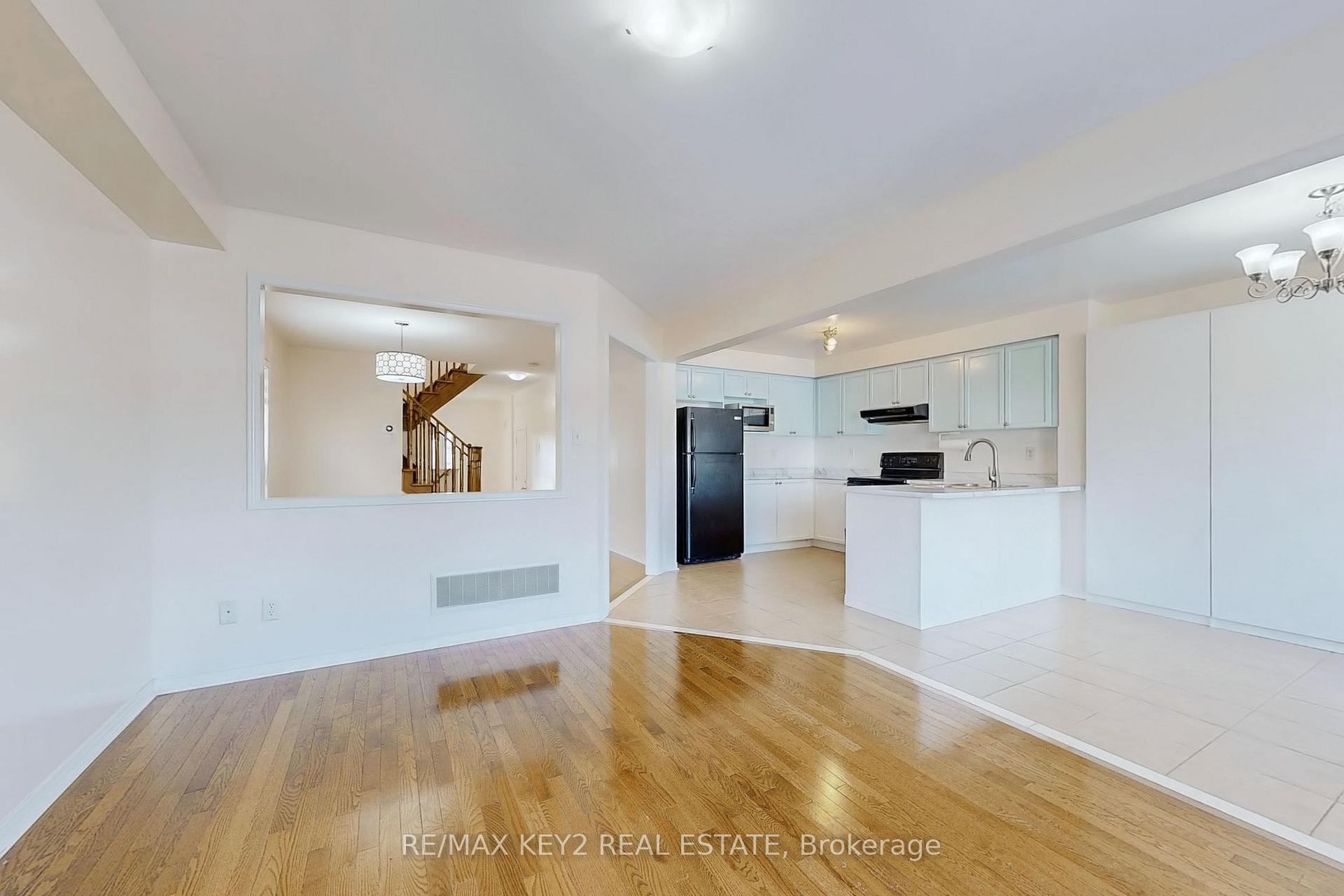 Photo 10 of 47 Decourcy-Ireland Circle, Ajax, Northeast Ajax — HOMEH