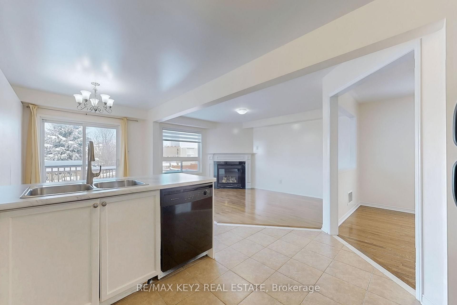 Photo 13 of 47 Decourcy-Ireland Circle, Ajax, Northeast Ajax — HOMEH