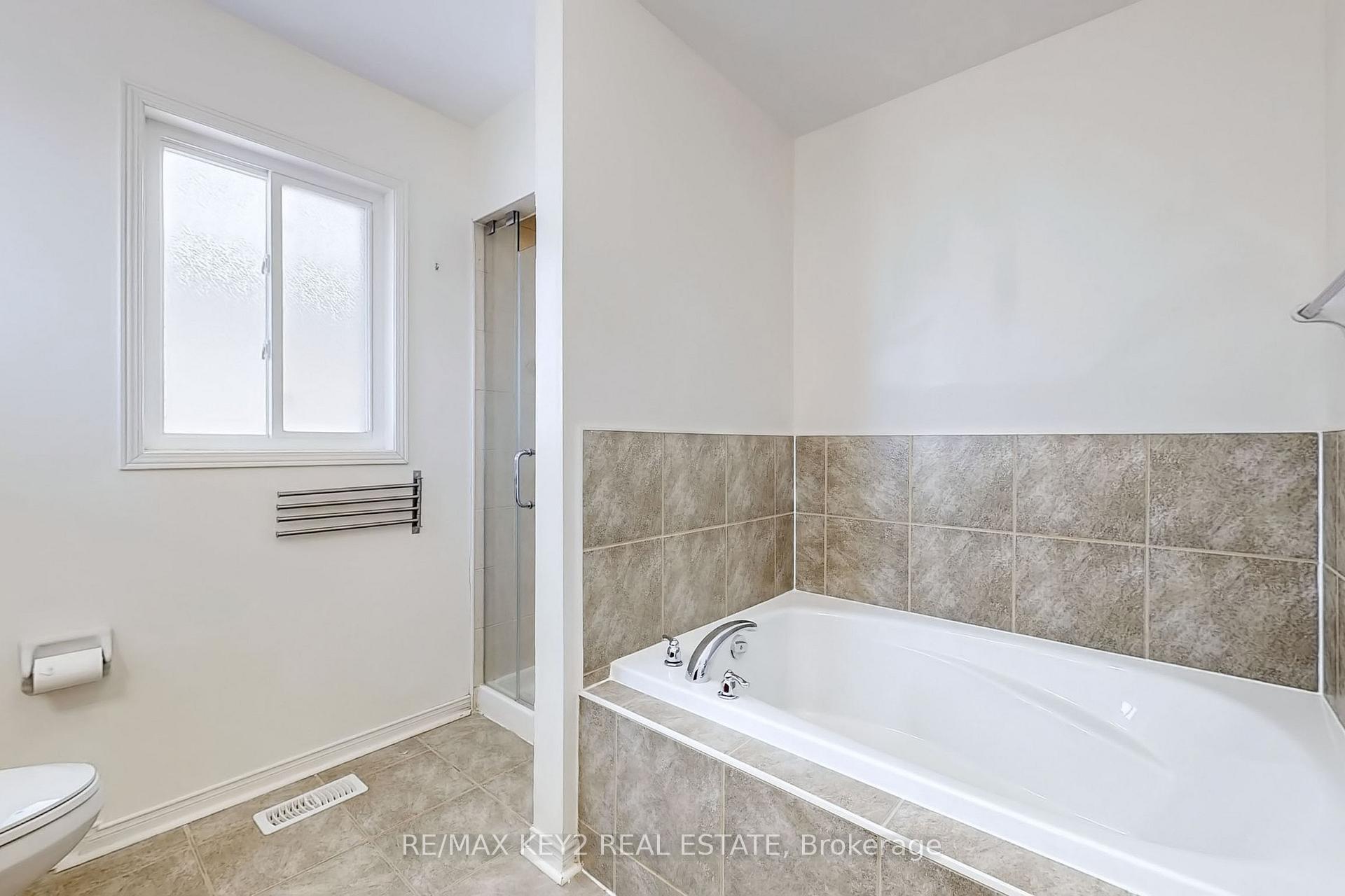 Photo 30 of 47 Decourcy-Ireland Circle, Ajax, Northeast Ajax — HOMEH