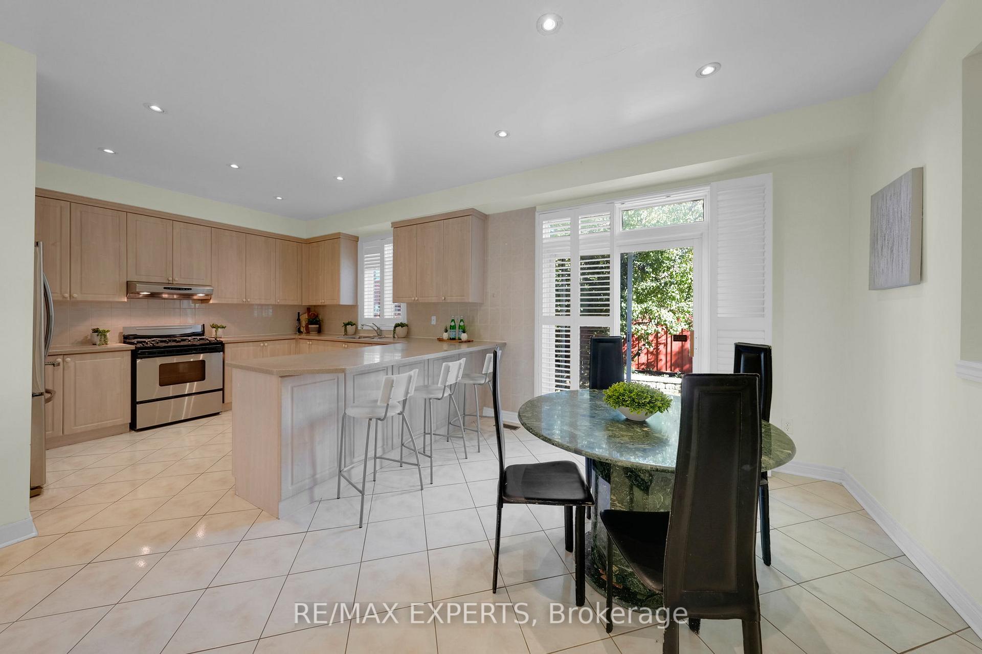 Photo 10 of 119 Vellore Avenue, Vaughan, Vellore Village — HOMEH