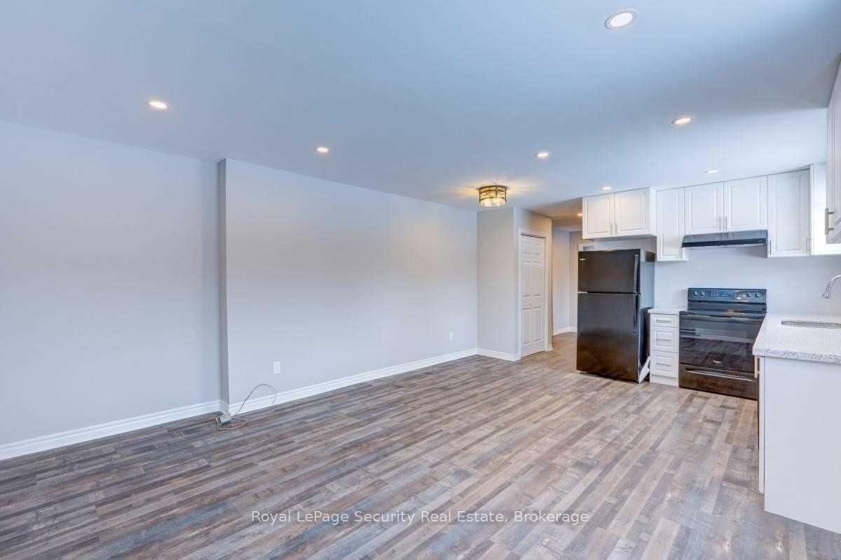Photo 10 of Unit 7, 617 Green Street, Whitby, Downtown Whitby — HOMEH