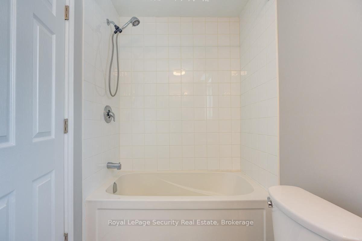 Photo 16 of Unit 7, 617 Green Street, Whitby, Downtown Whitby — HOMEH
