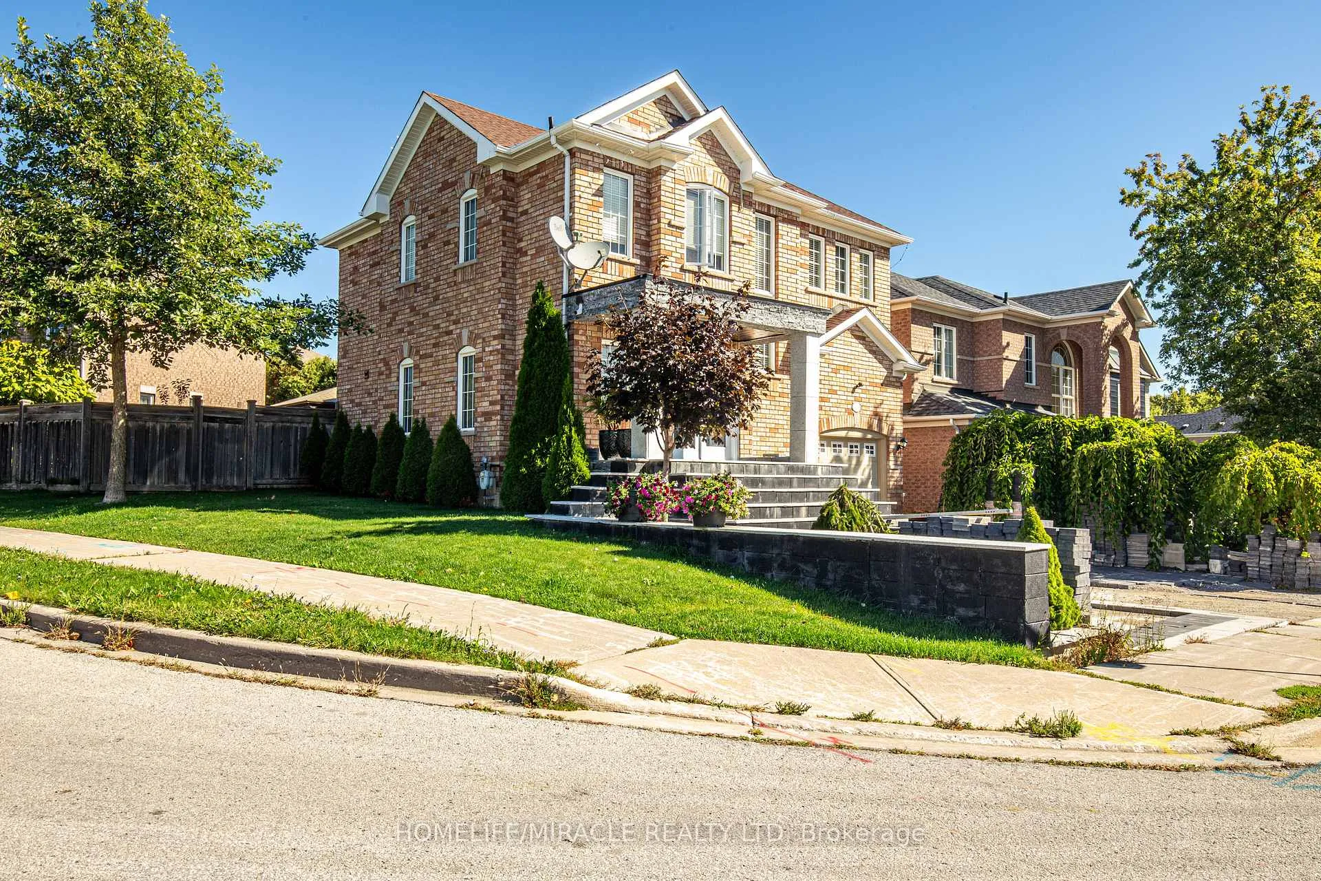 Photo 2 of 34 Bottero Drive, Vaughan, Rural Vaughan — HOMEH