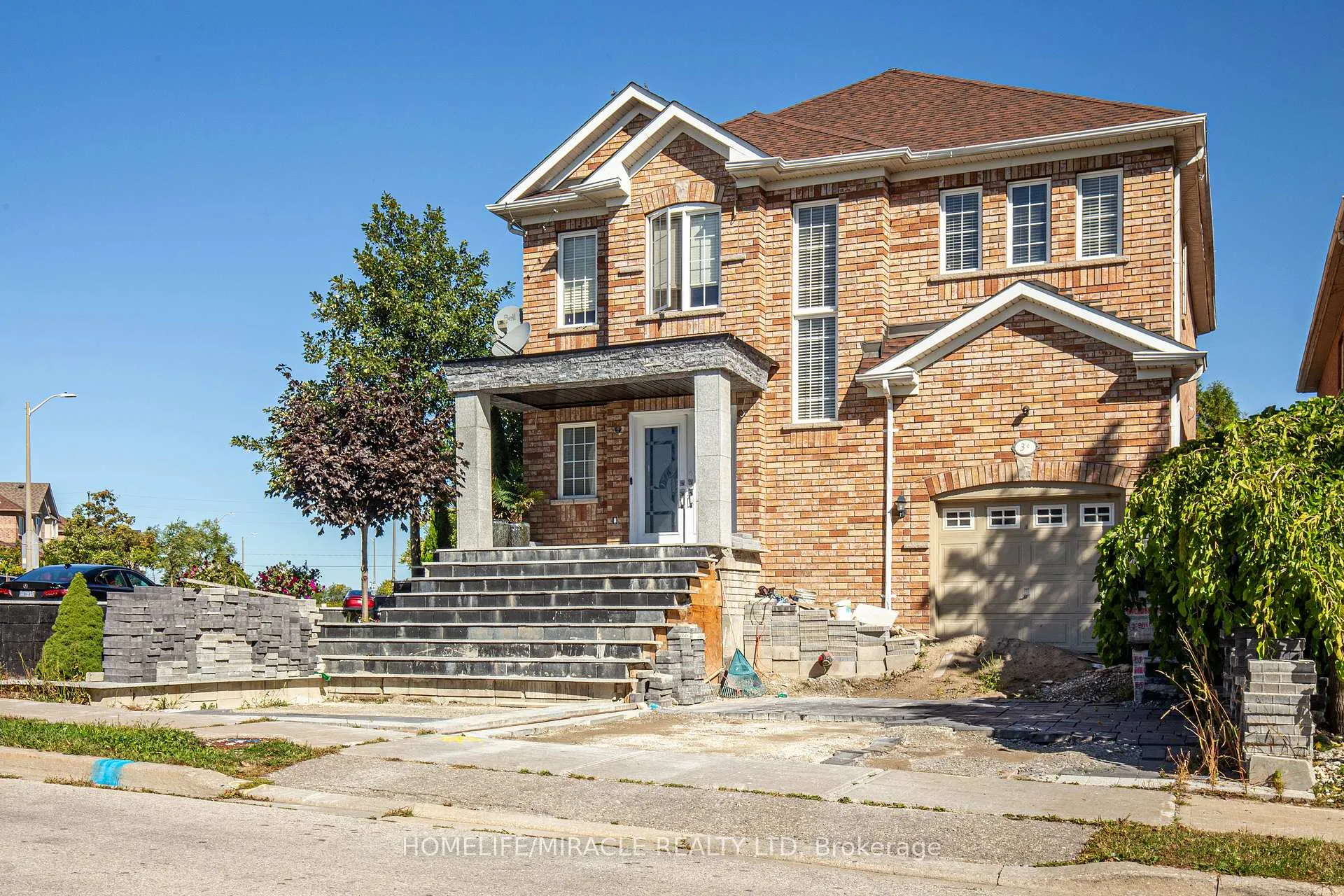 Photo 3 of 34 Bottero Drive, Vaughan, Rural Vaughan — HOMEH
