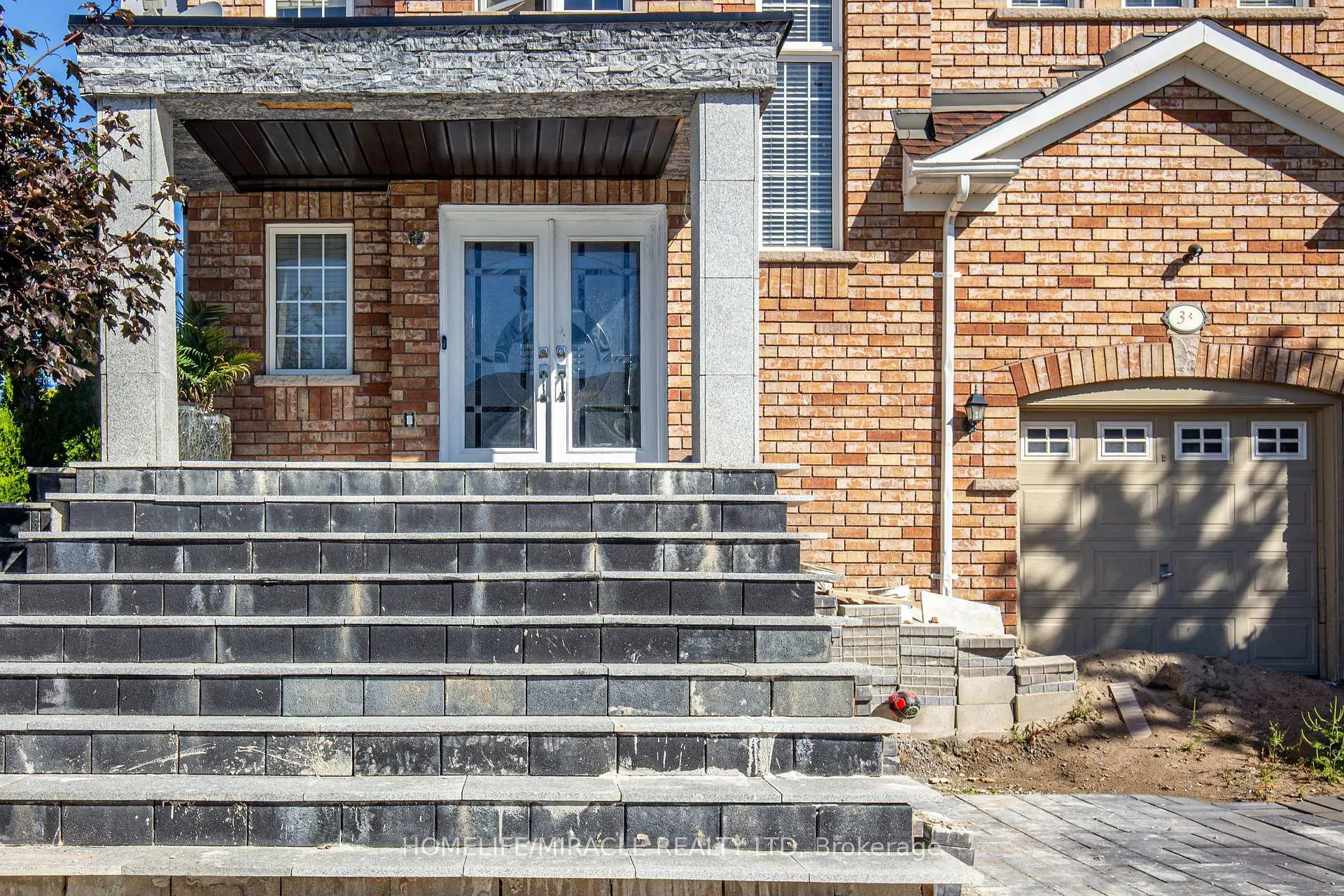 Photo 4 of 34 Bottero Drive, Vaughan, Rural Vaughan — HOMEH