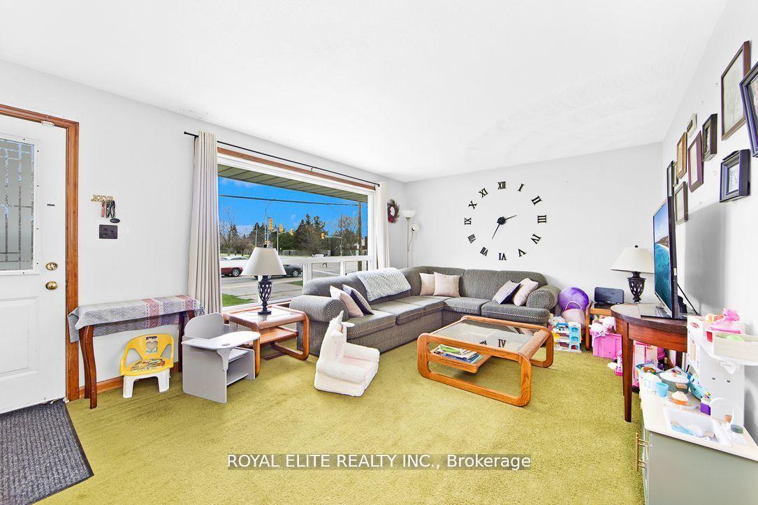 Photo 2 of 1902 Rossland Road E, Whitby, Rolling Acres — HOMEH