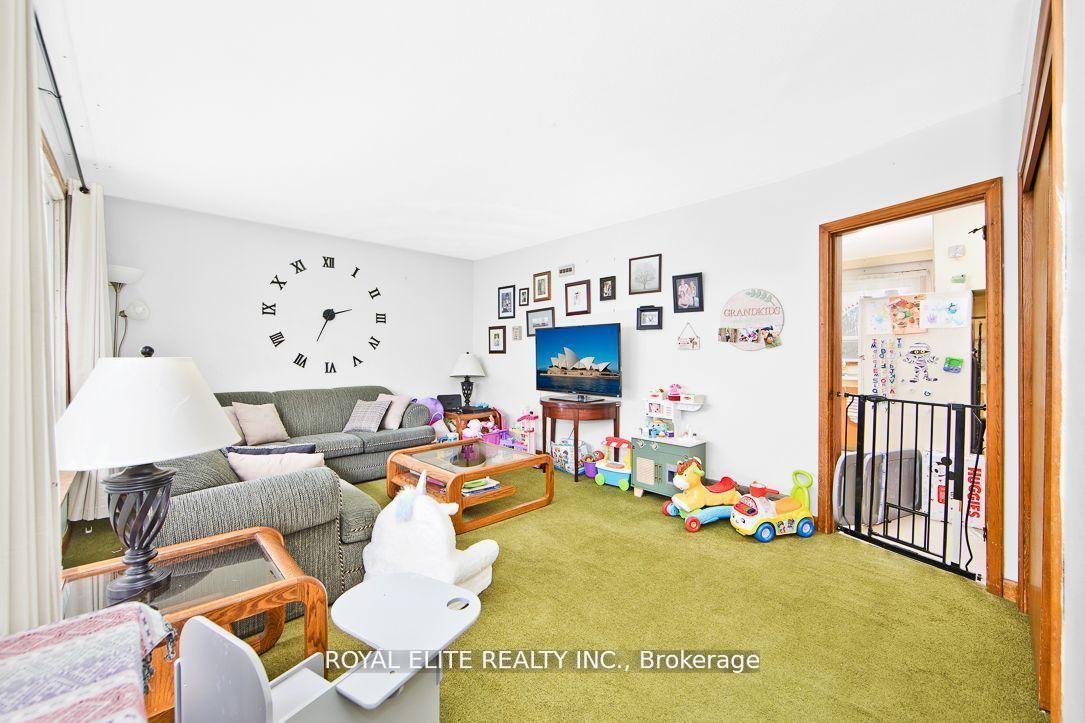 Photo 3 of 1902 Rossland Road E, Whitby, Rolling Acres — HOMEH
