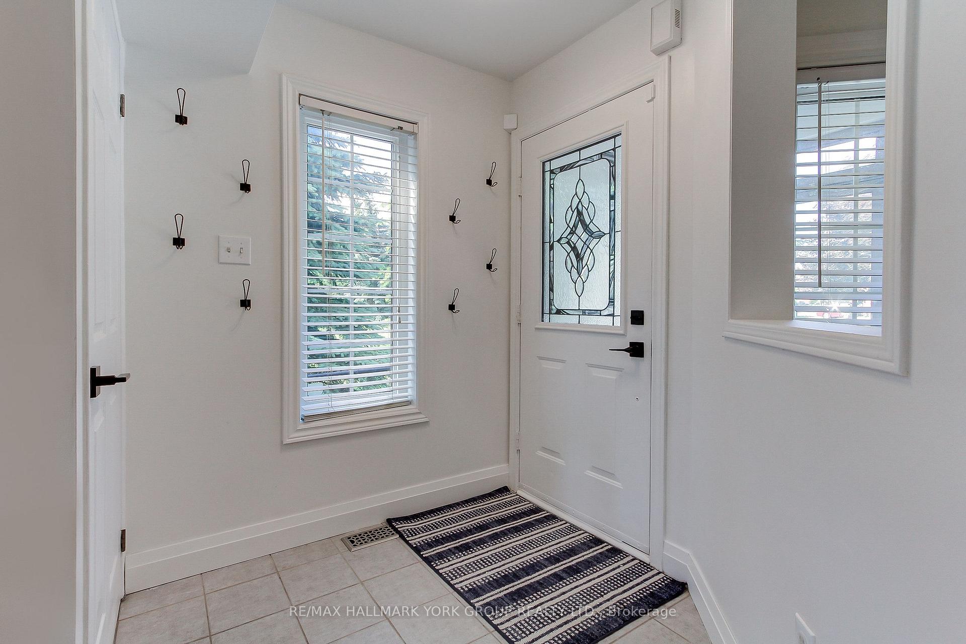 Photo 2 of 316 Pinnacle Trail, Aurora, Bayview Wellington — HOMEH