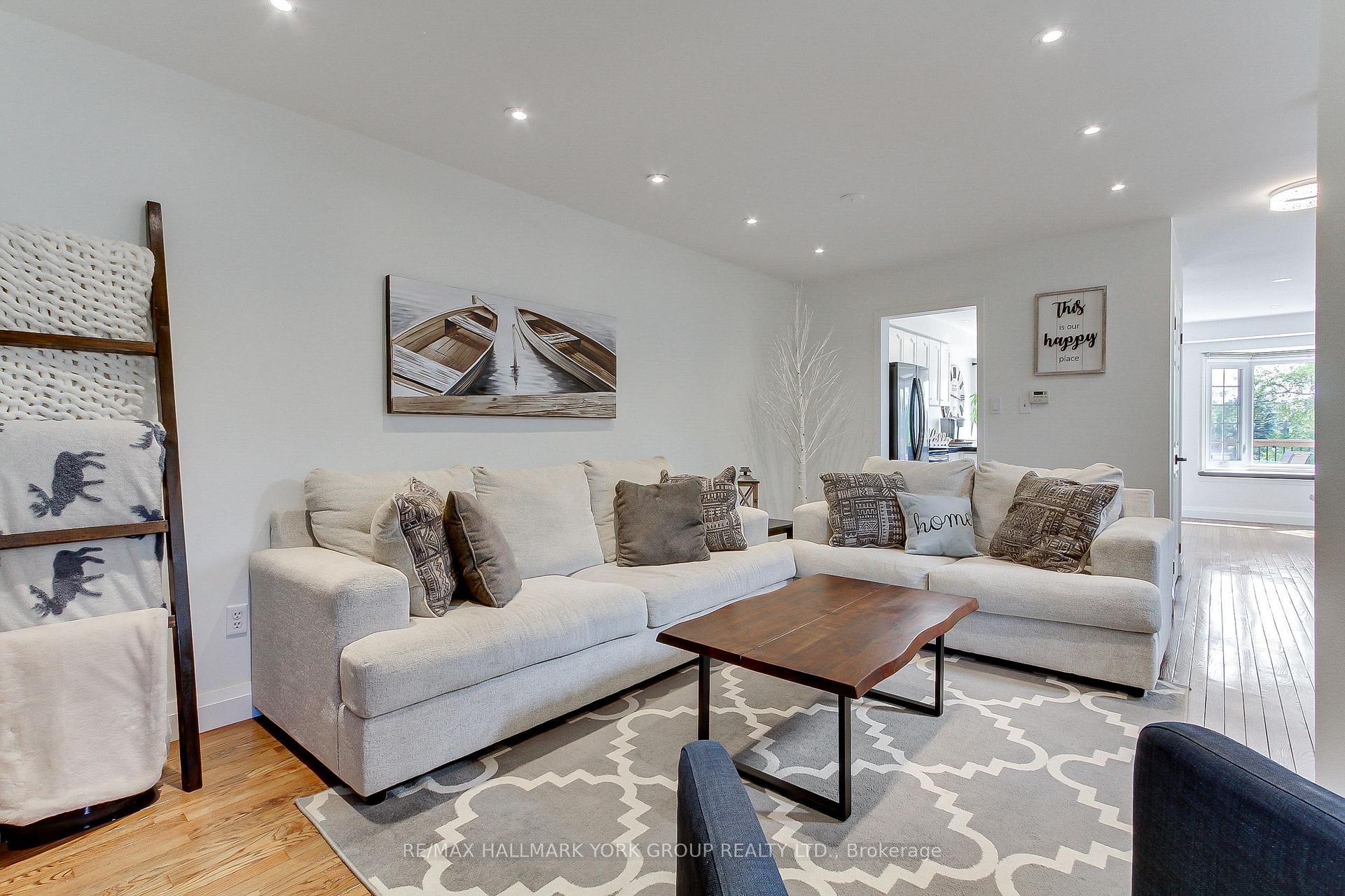 Photo 6 of 316 Pinnacle Trail, Aurora, Bayview Wellington — HOMEH