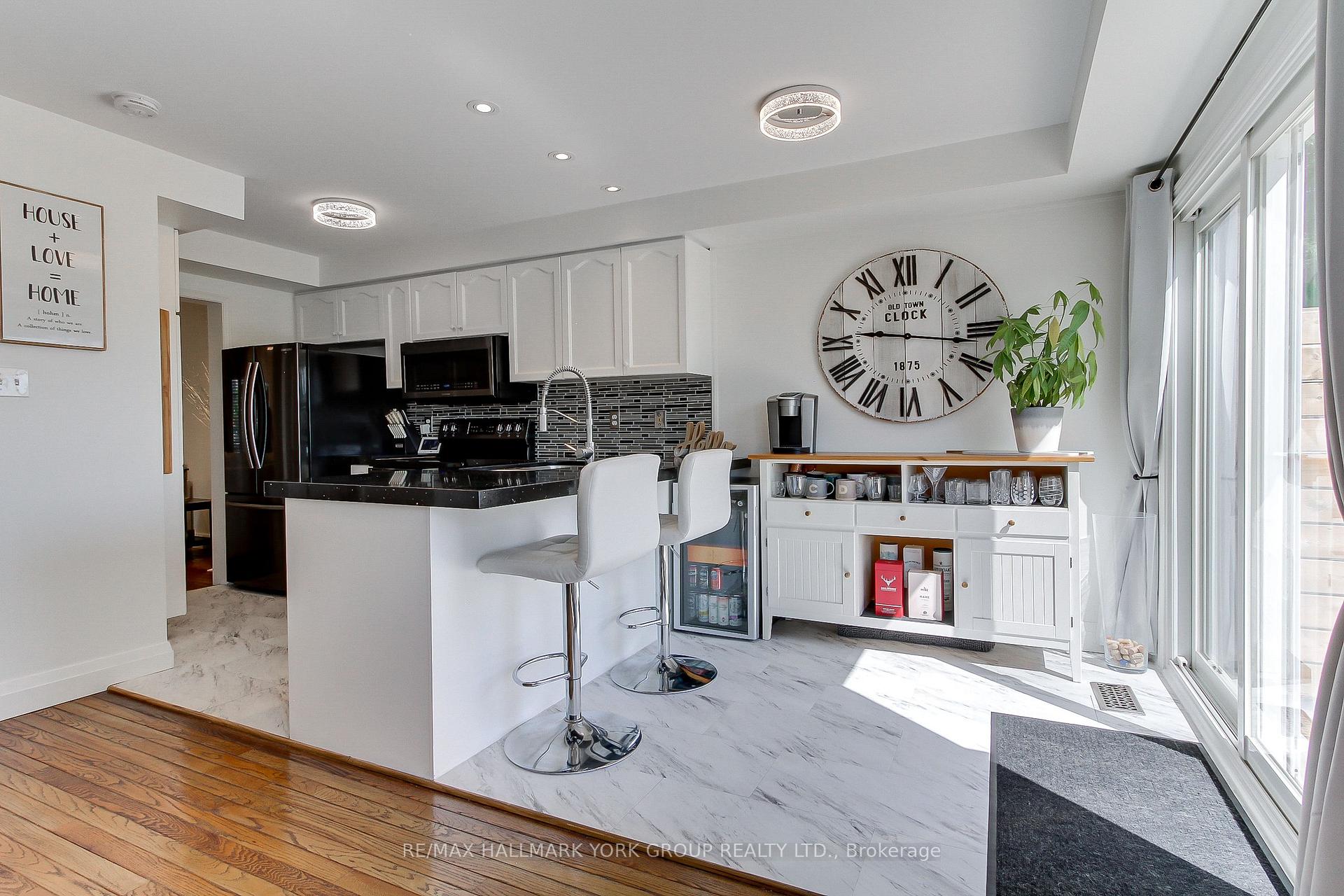 Photo 9 of 316 Pinnacle Trail, Aurora, Bayview Wellington — HOMEH
